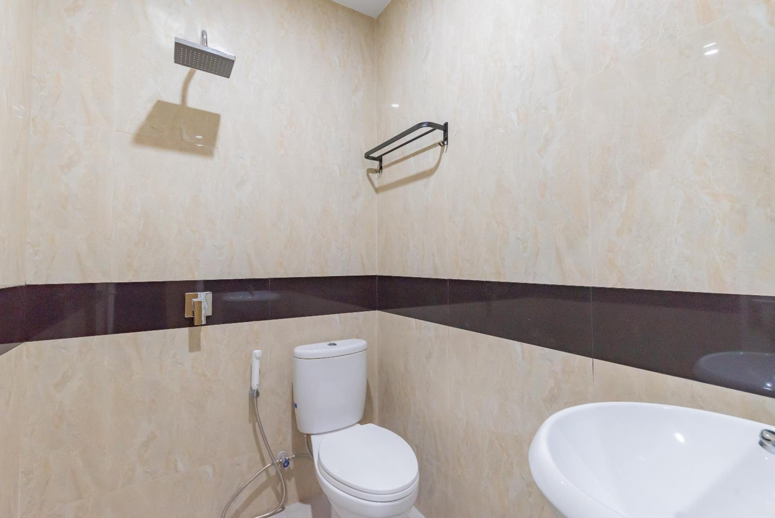 Standard Twin Room - Photo 4