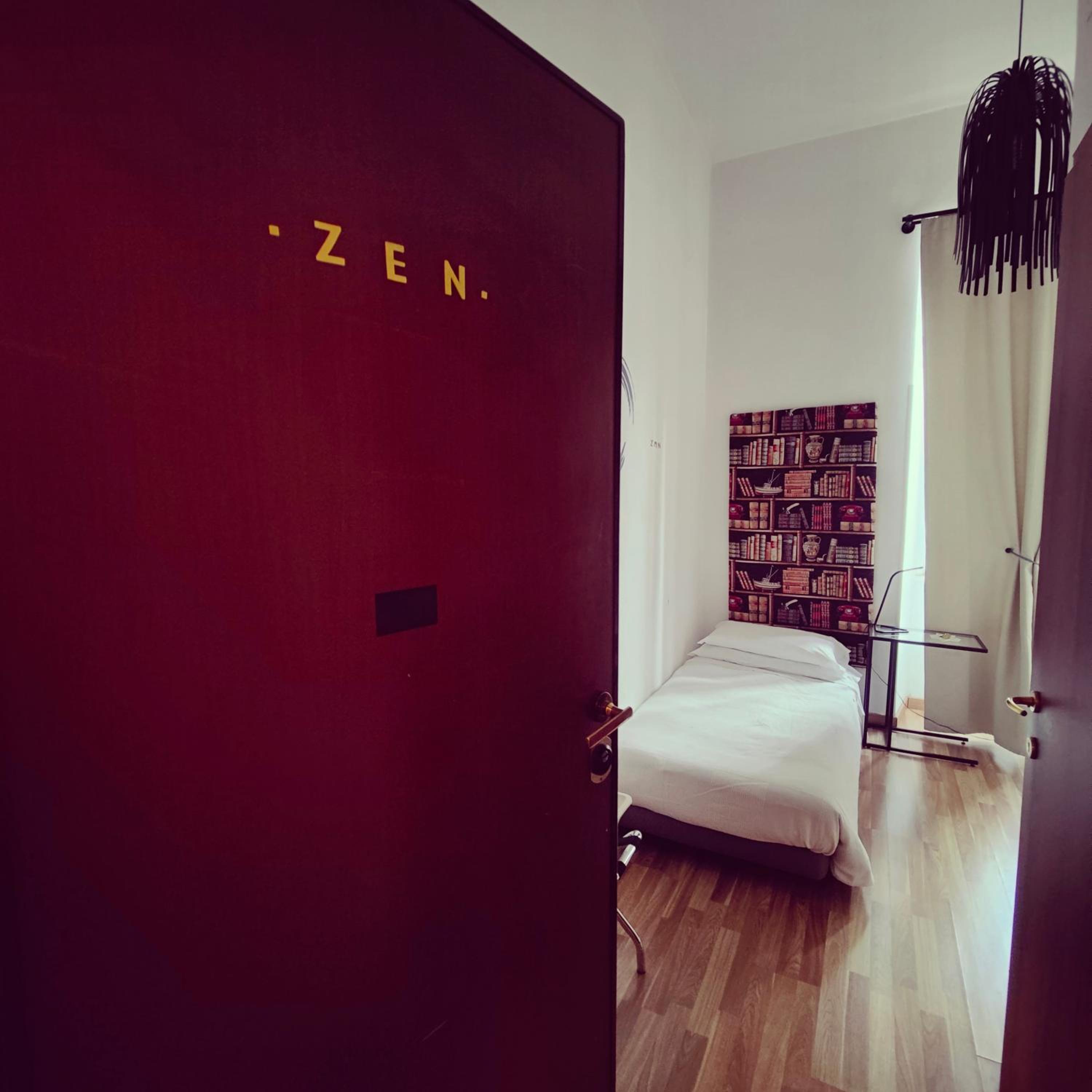 Single Room with Bathroom photo 1