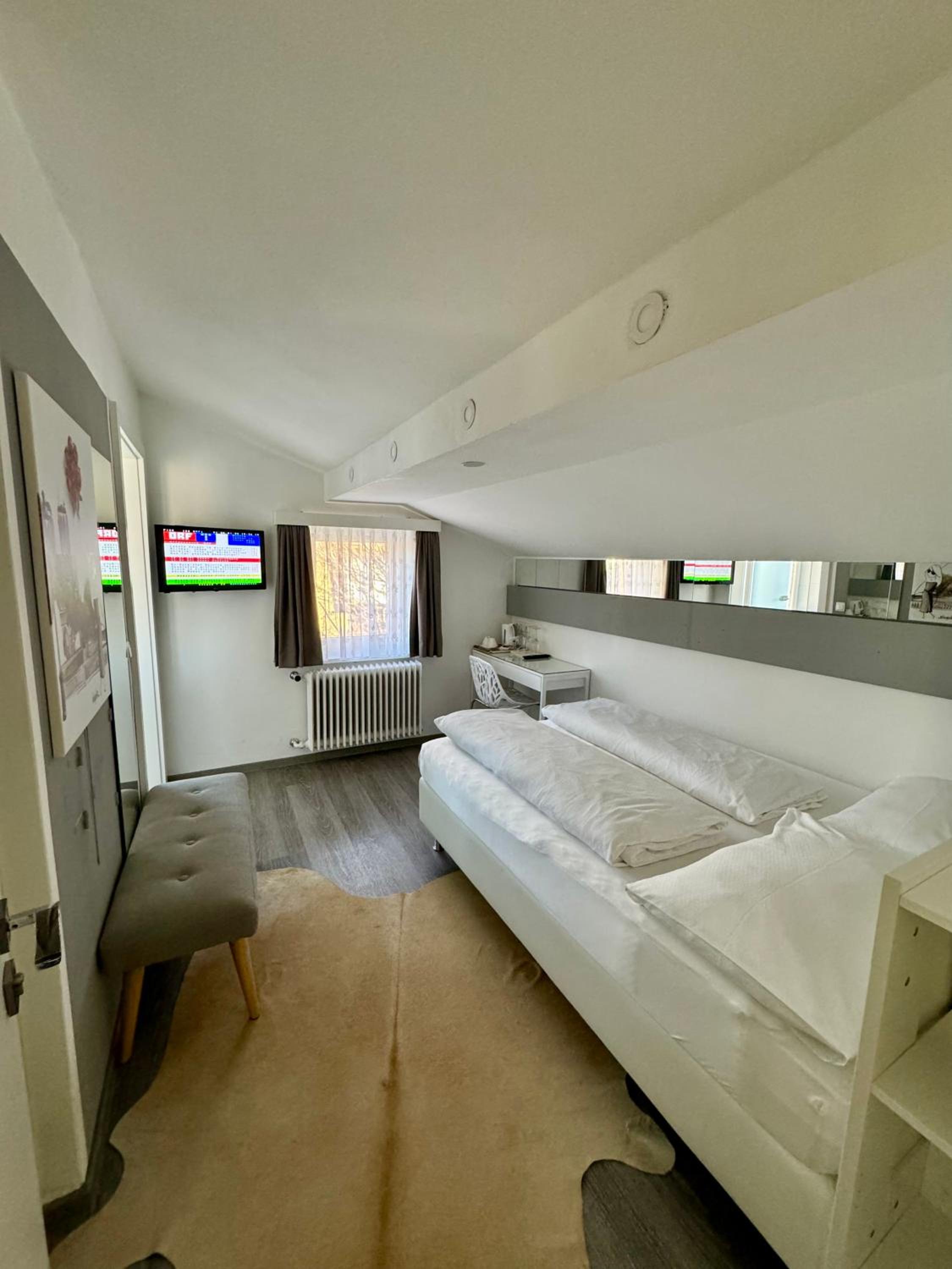Small Double Room photo 1