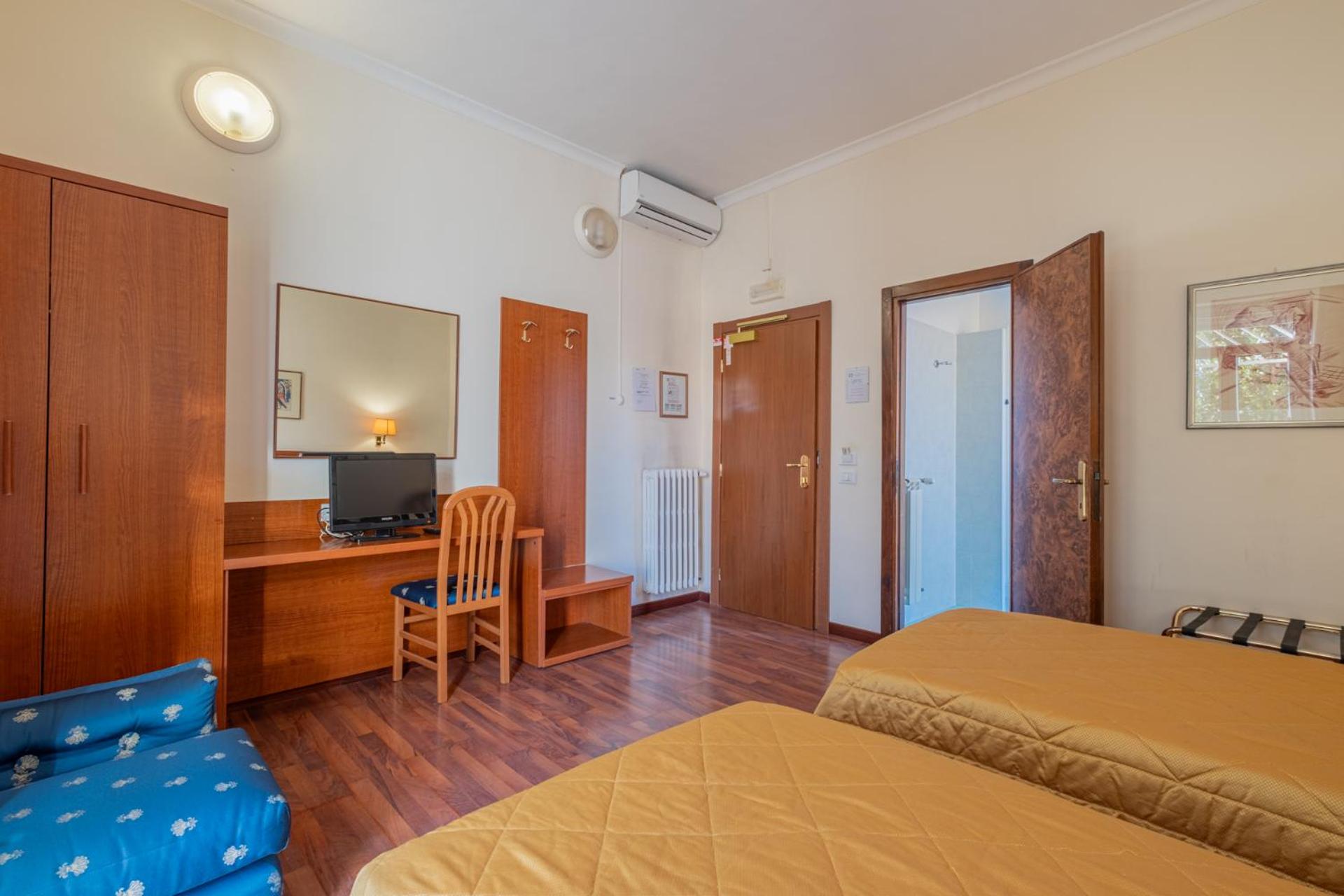 Superior Triple Room photo 2