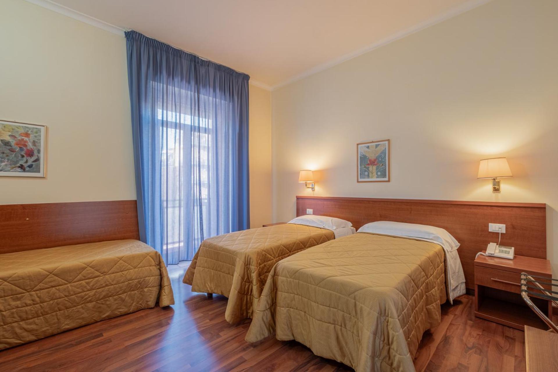 Superior Triple Room photo 3