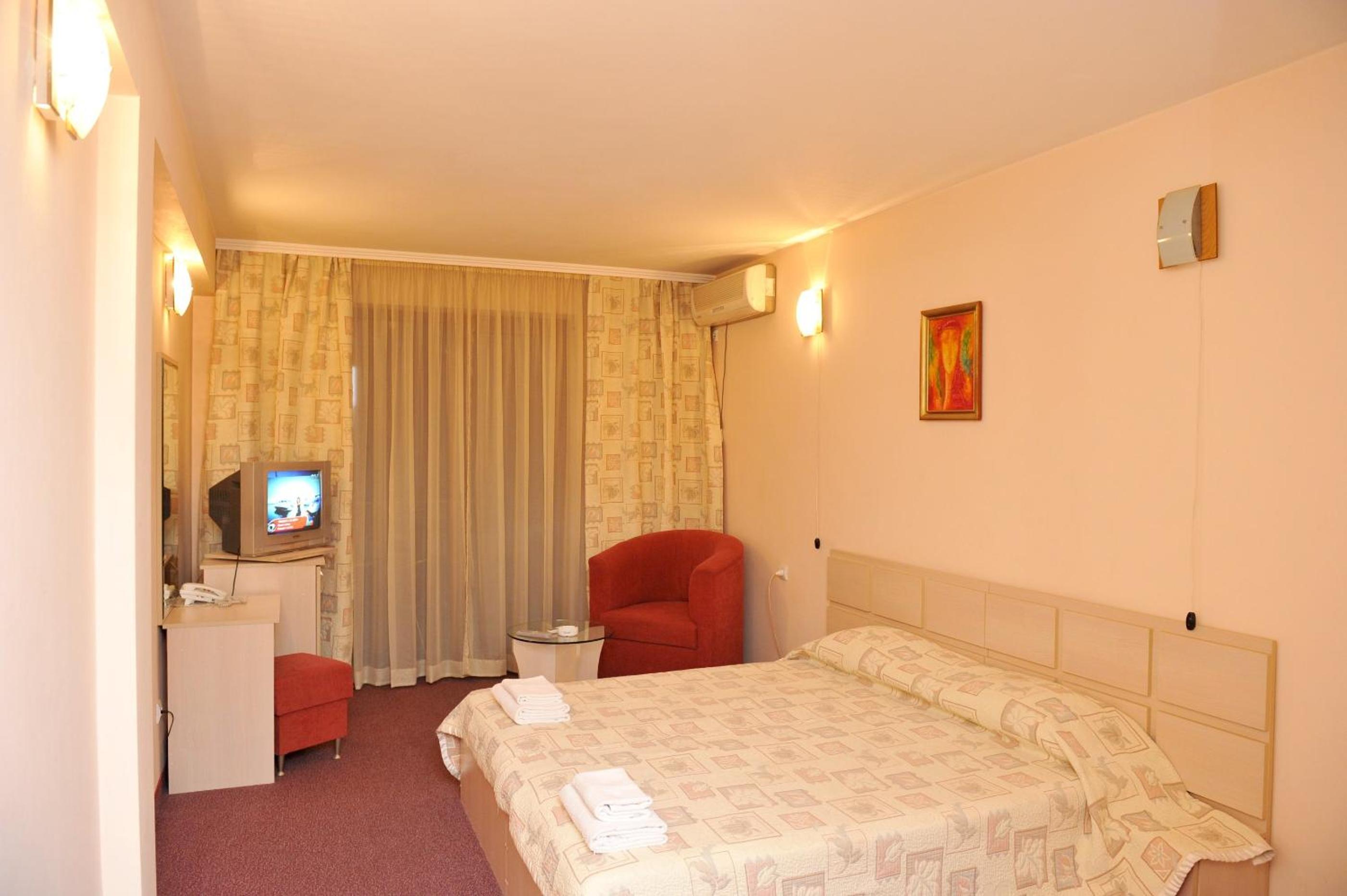 Double Room with Balcony - Photo 7