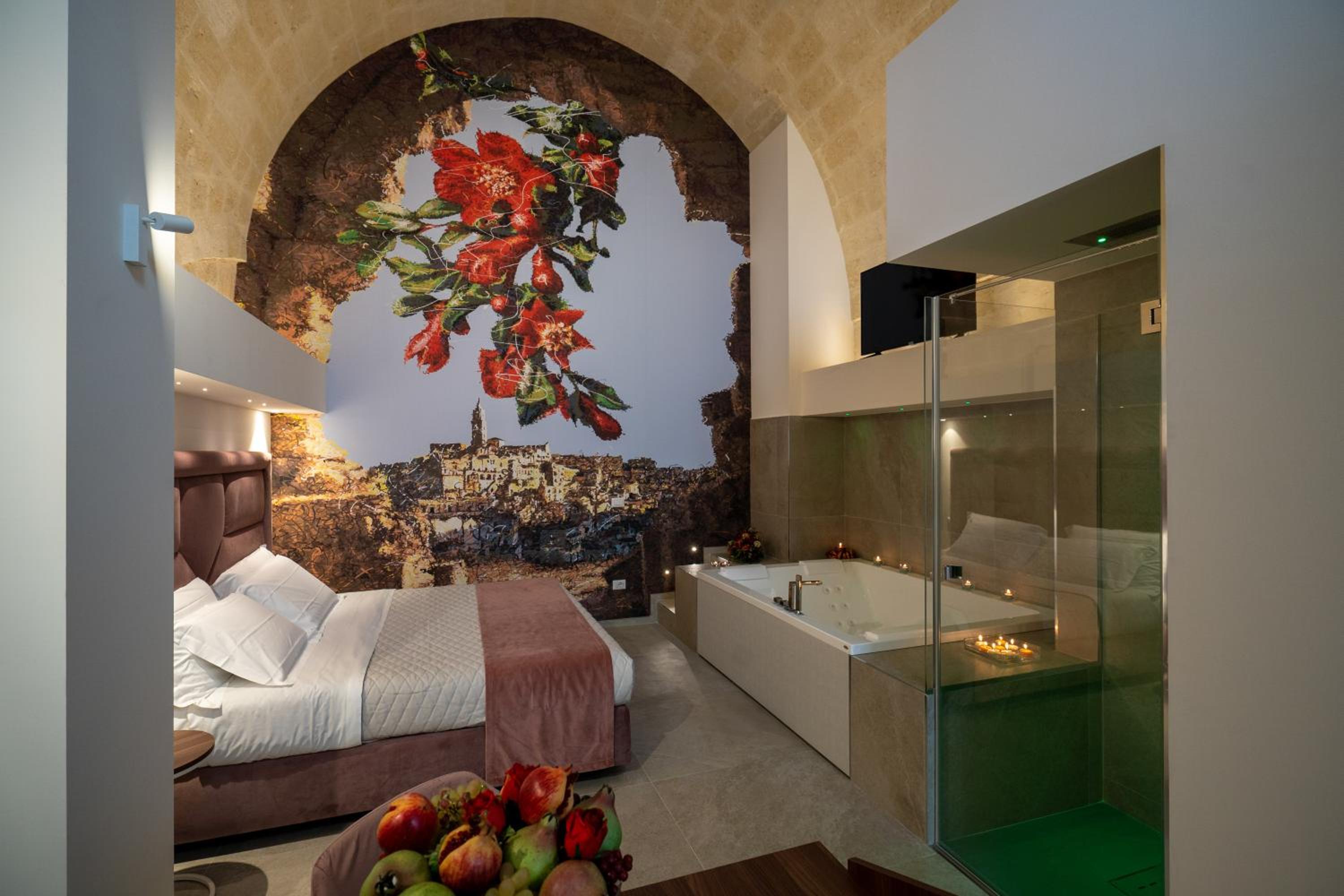 Suite with Spa Bath - Photo 3