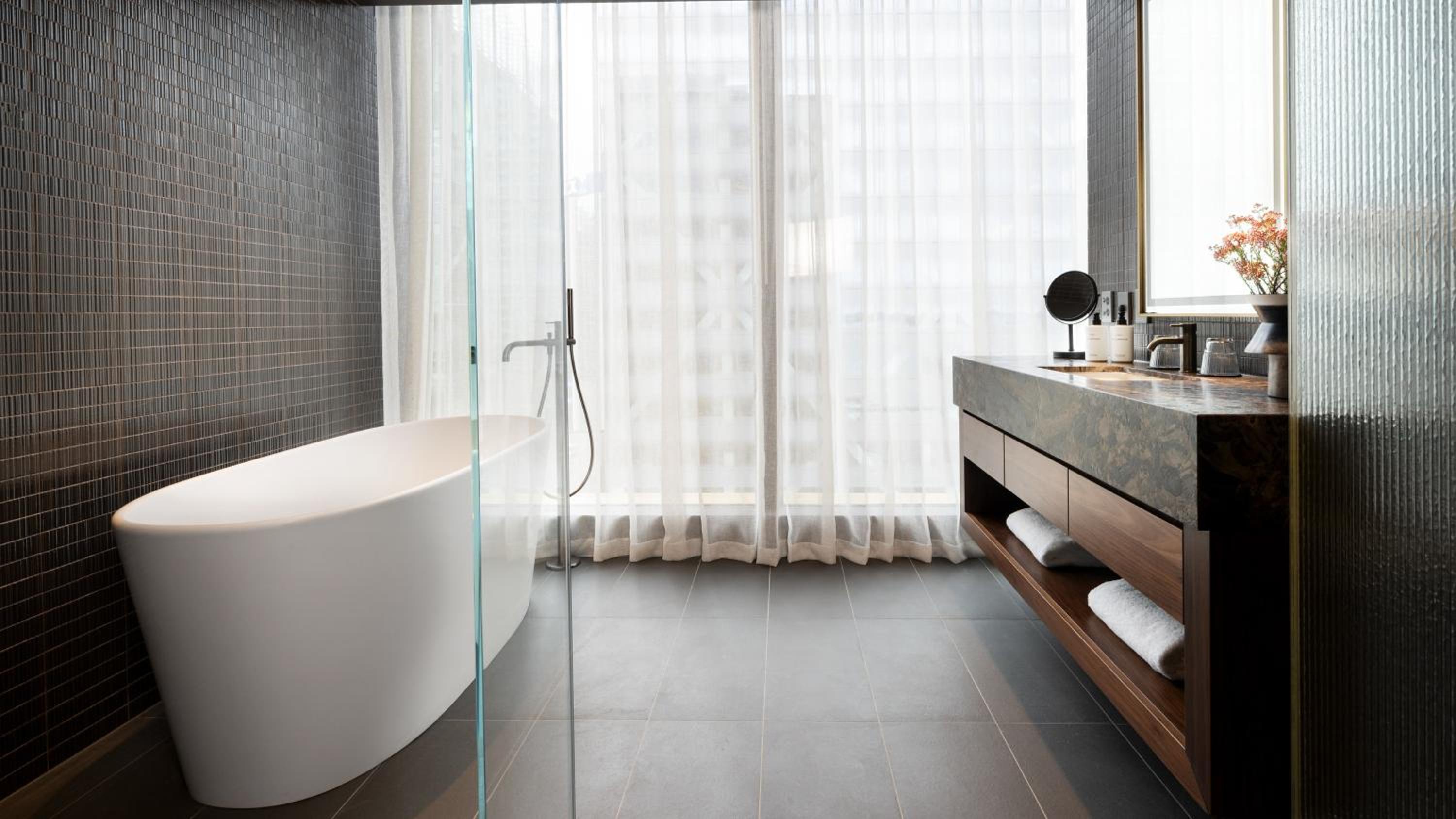 Junior King Suite photo 3