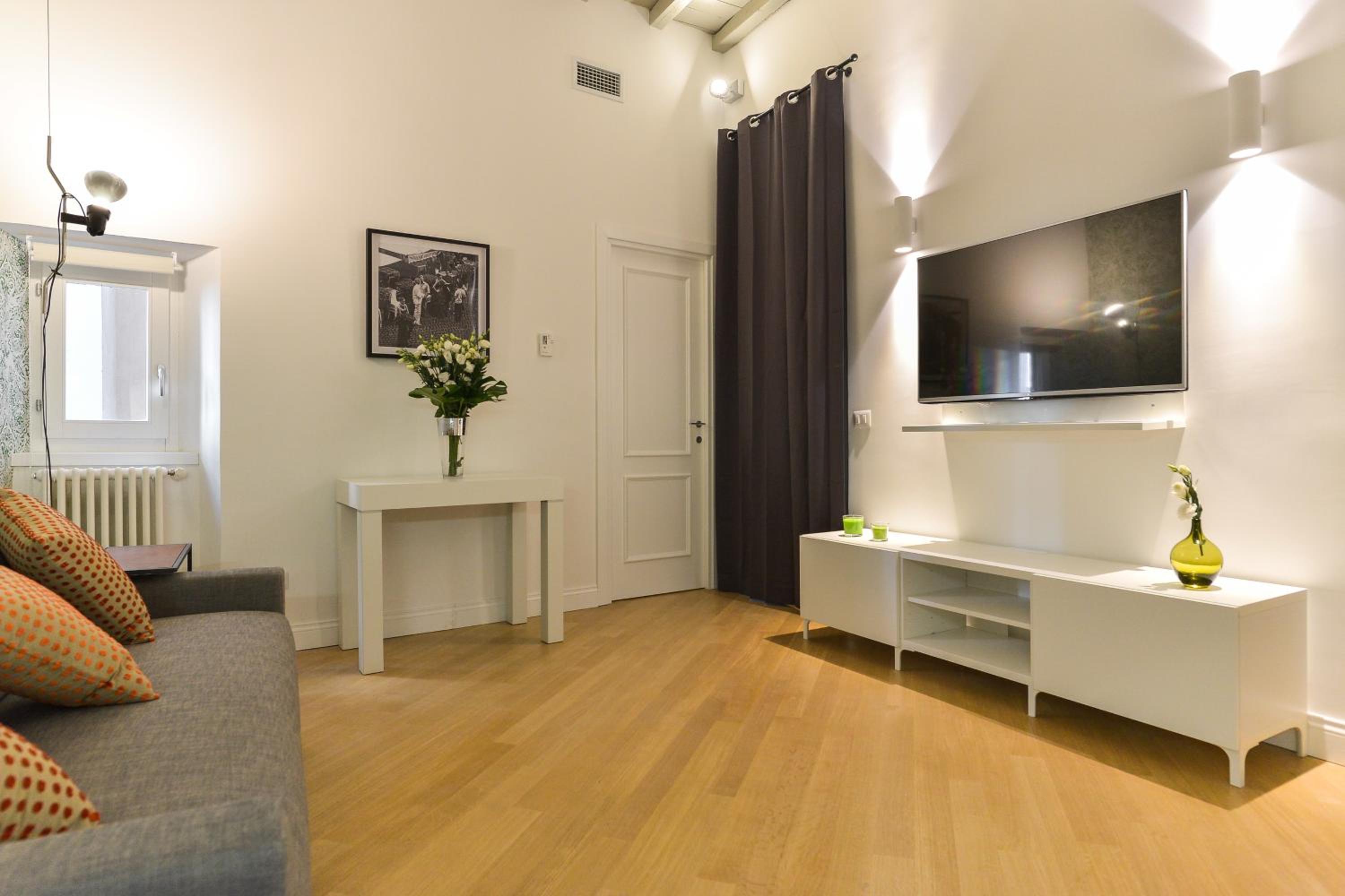 One-Bedroom Apartment photo 2