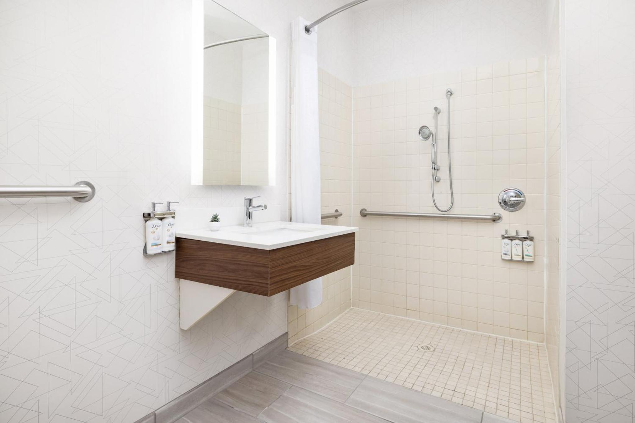Standard King Room with Mobility Accessible Roll-In Shower - Photo 5