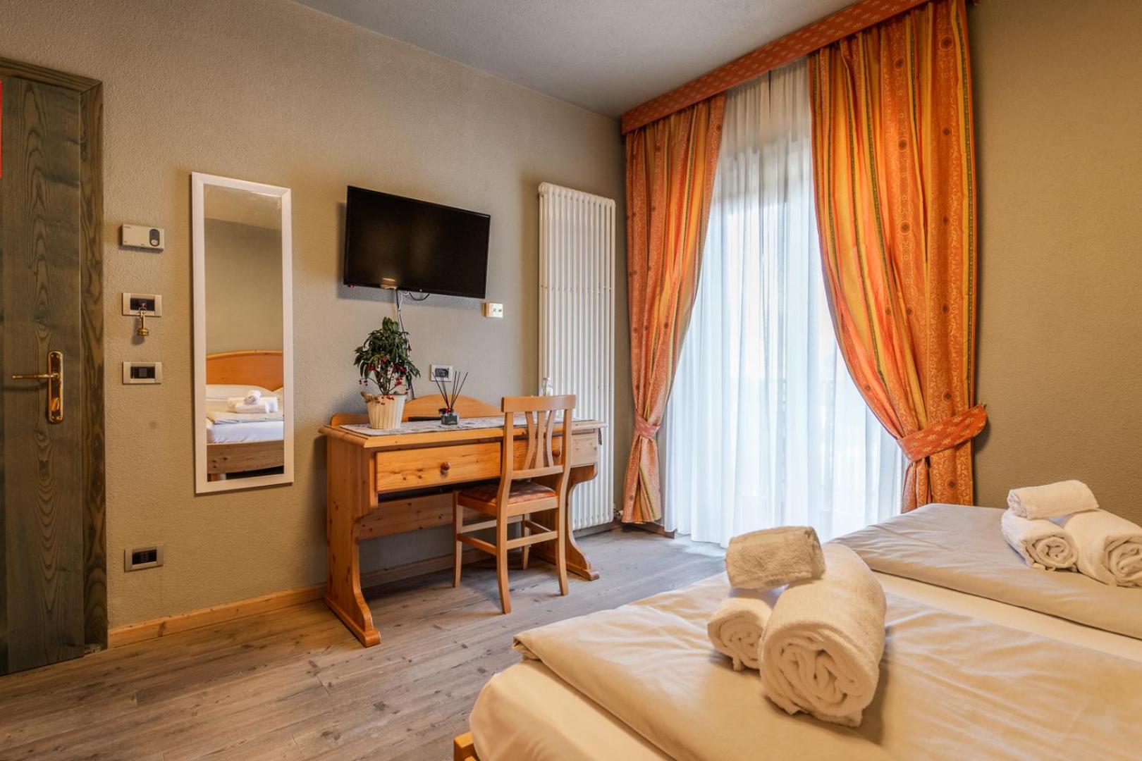 Large Double or Twin Room photo 2