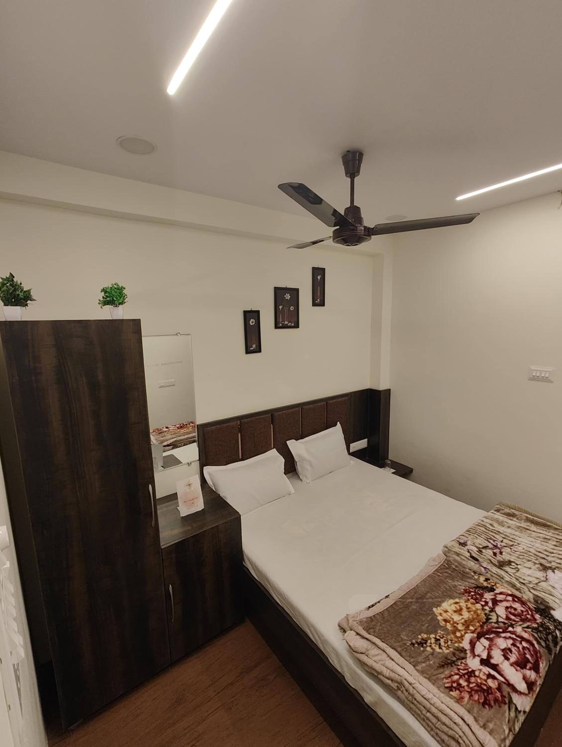 Deluxe Double Room (2 Adults + 1 Child) photo 1