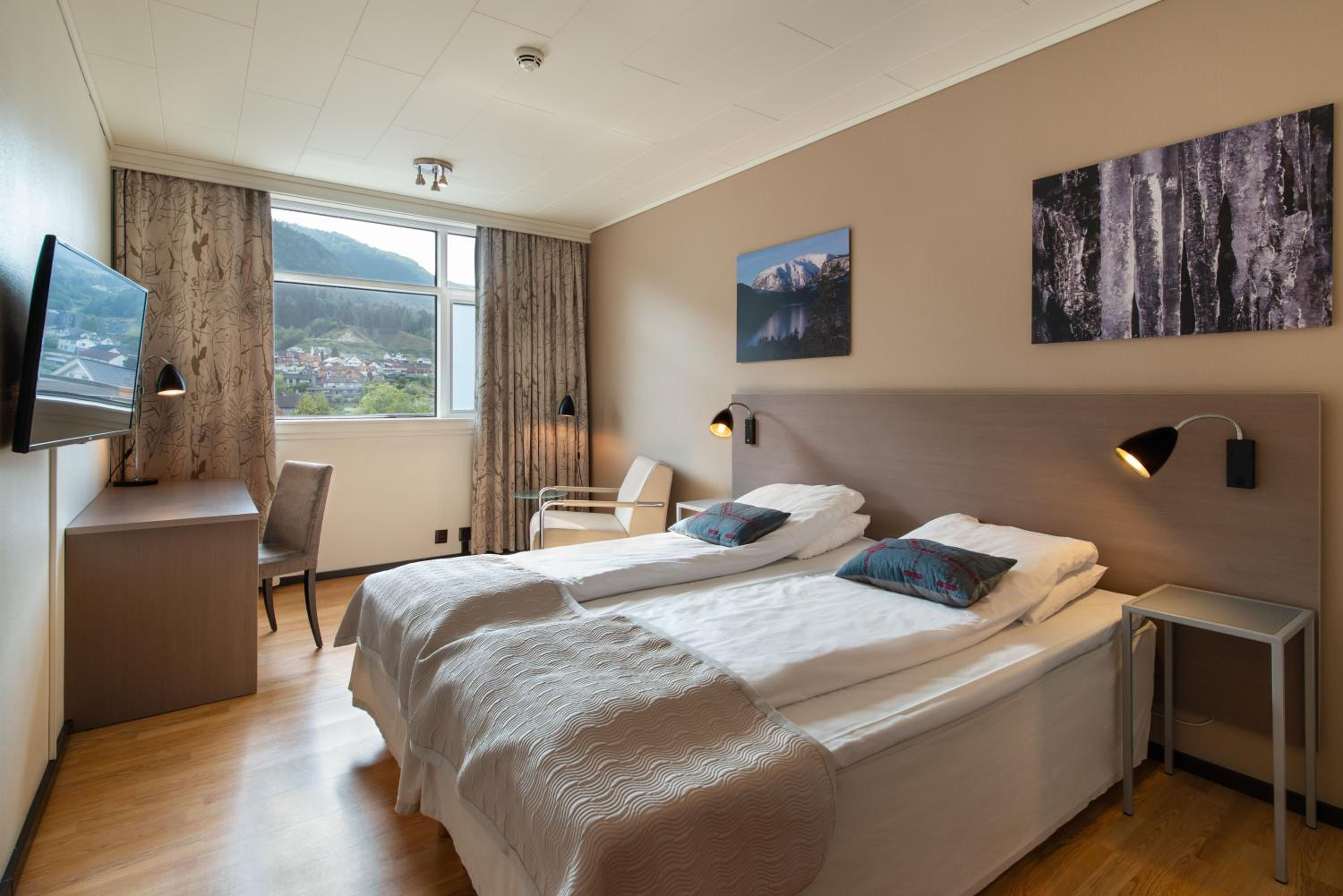 Standard Twin Room - Photo 4