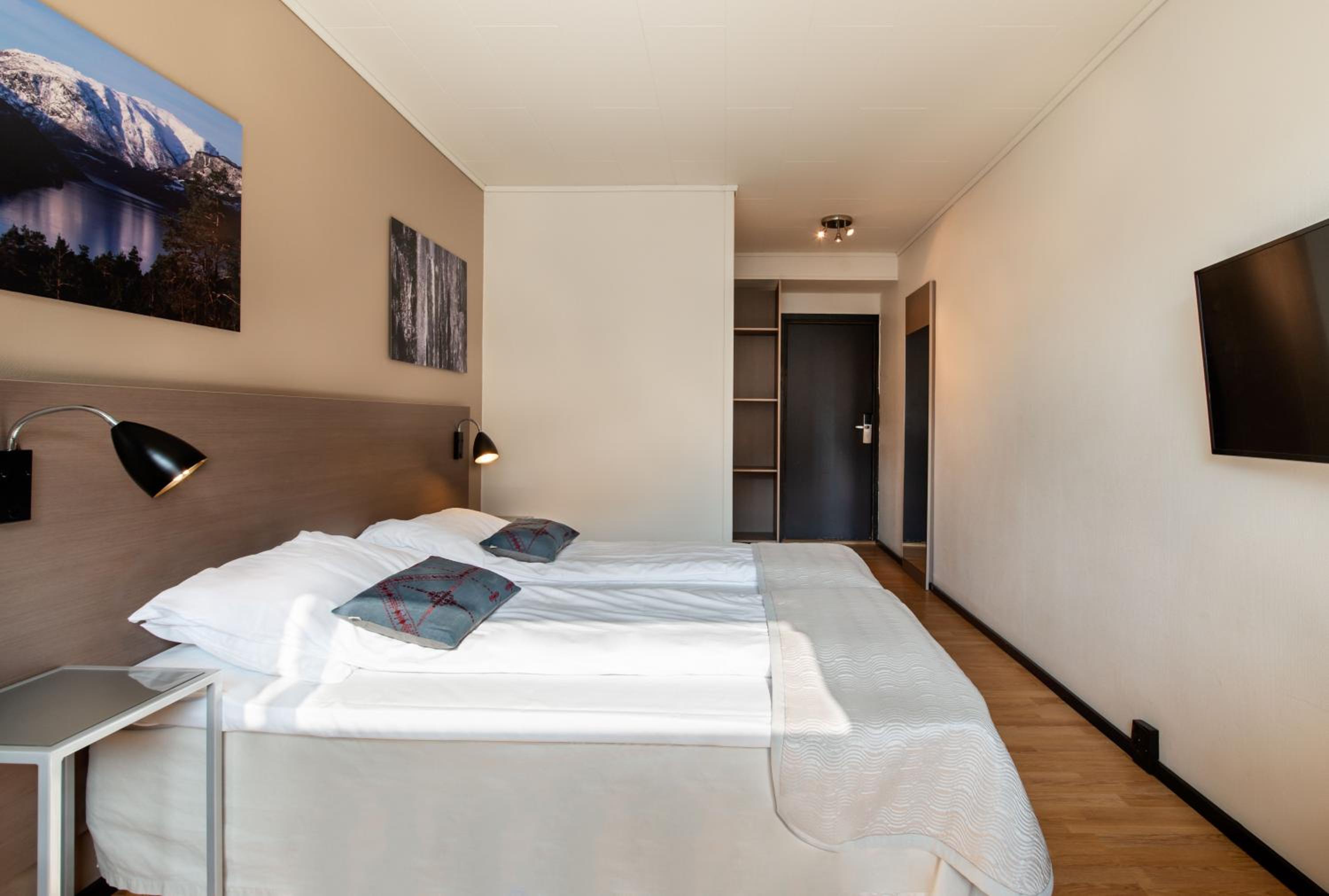 Standard Twin Room - Photo 3