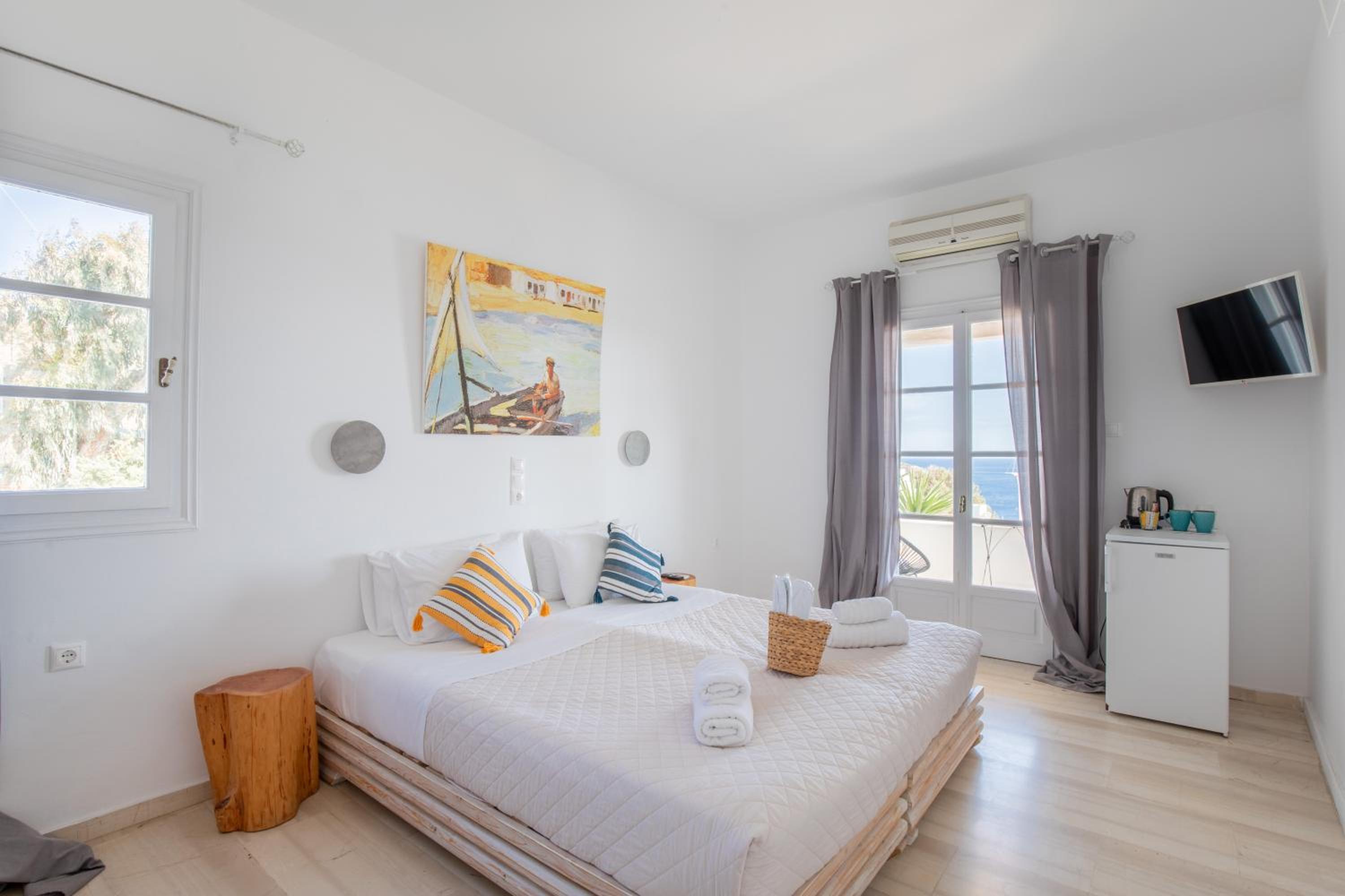 Deluxe Double Room with Balcony and Sea View photo 1