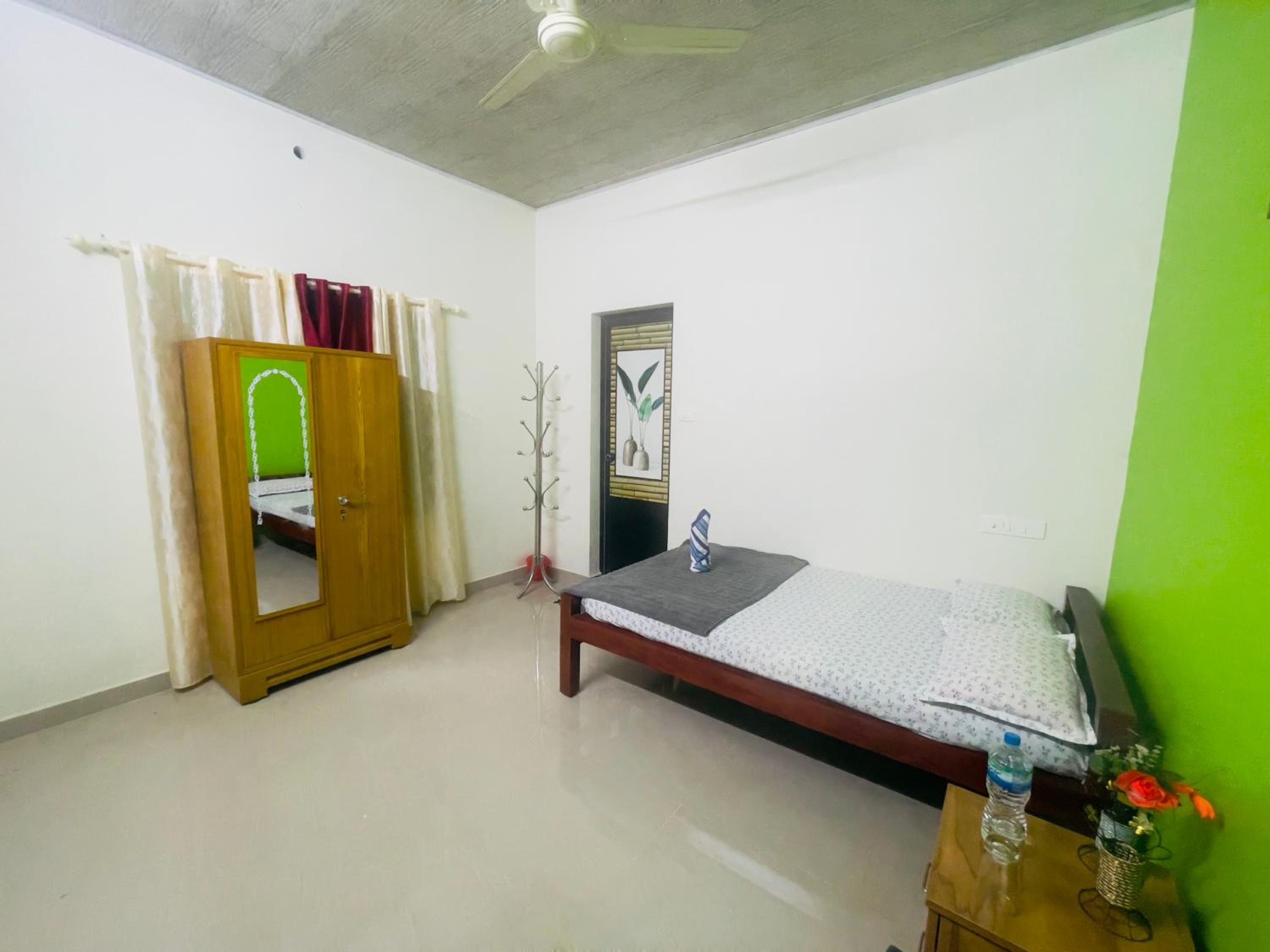 Large Double Room photo 1