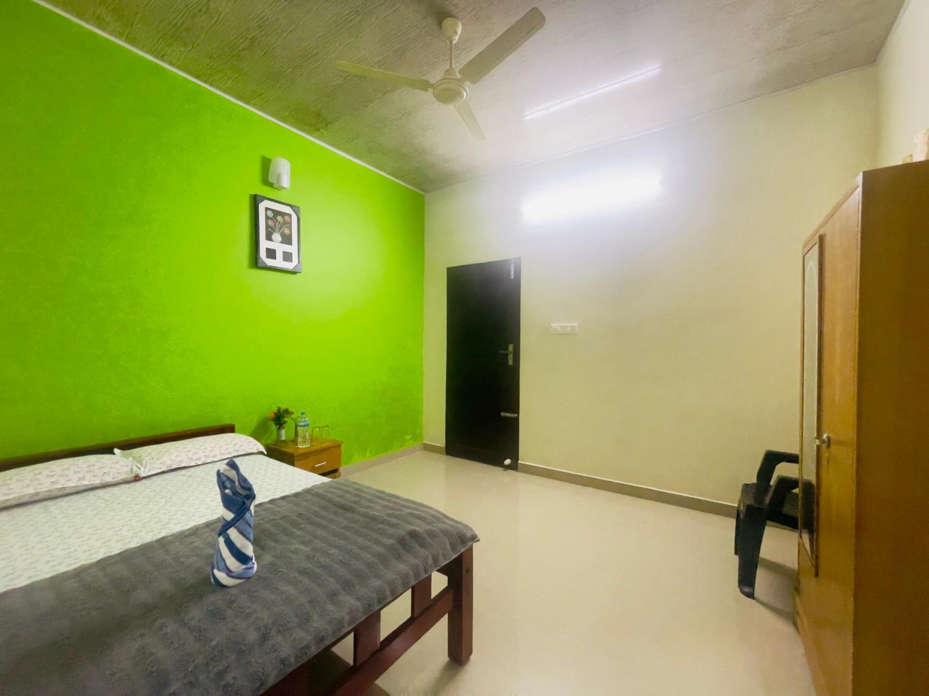 Large Double Room photo 3
