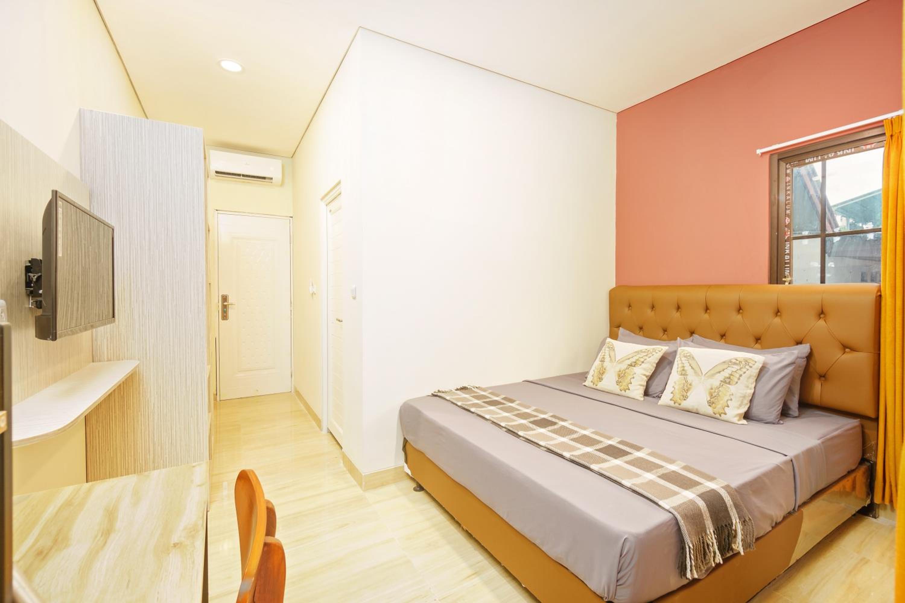 Double Room with Balcony - Photo 1