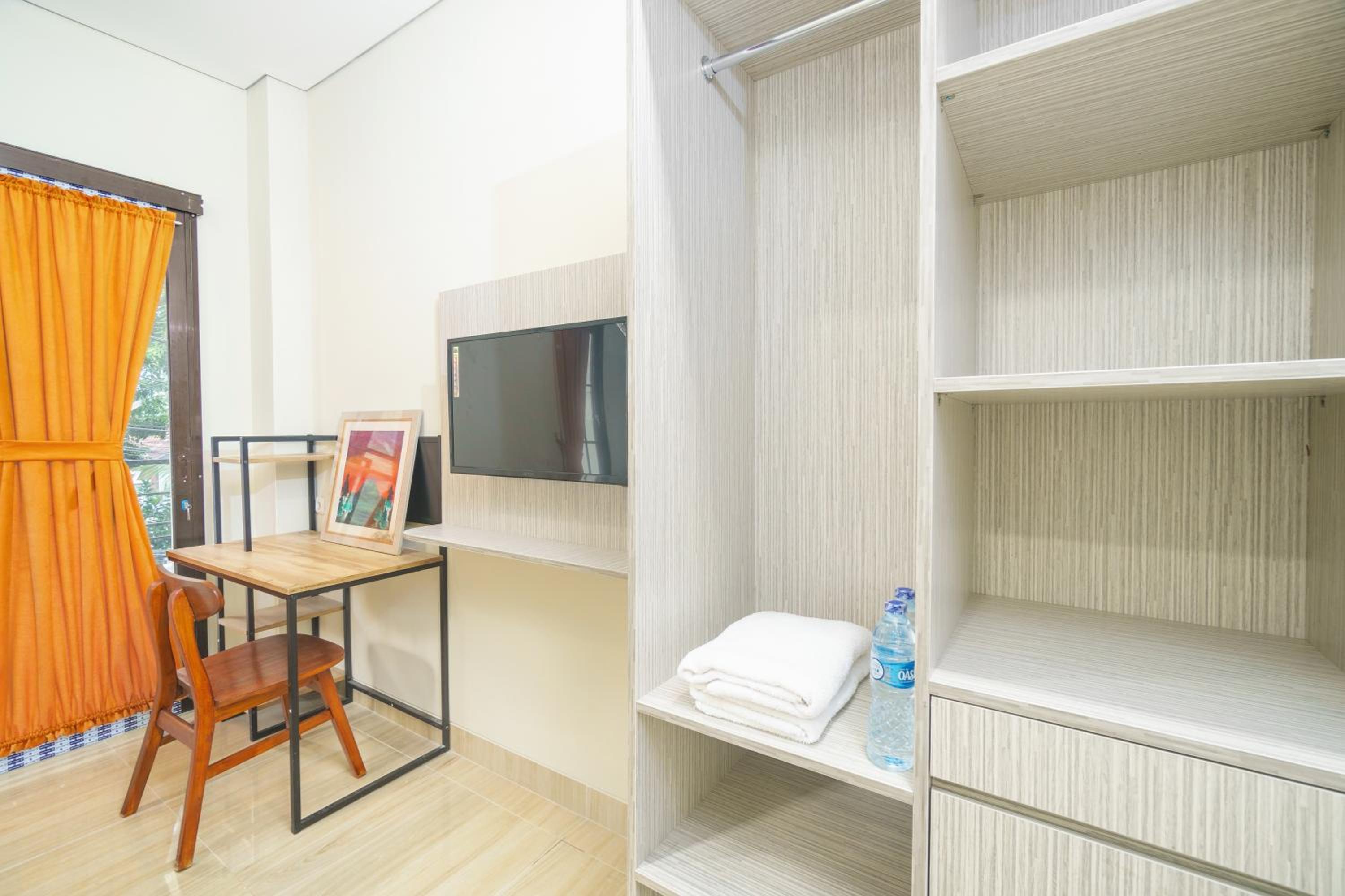 Double Room with Balcony - Photo 4