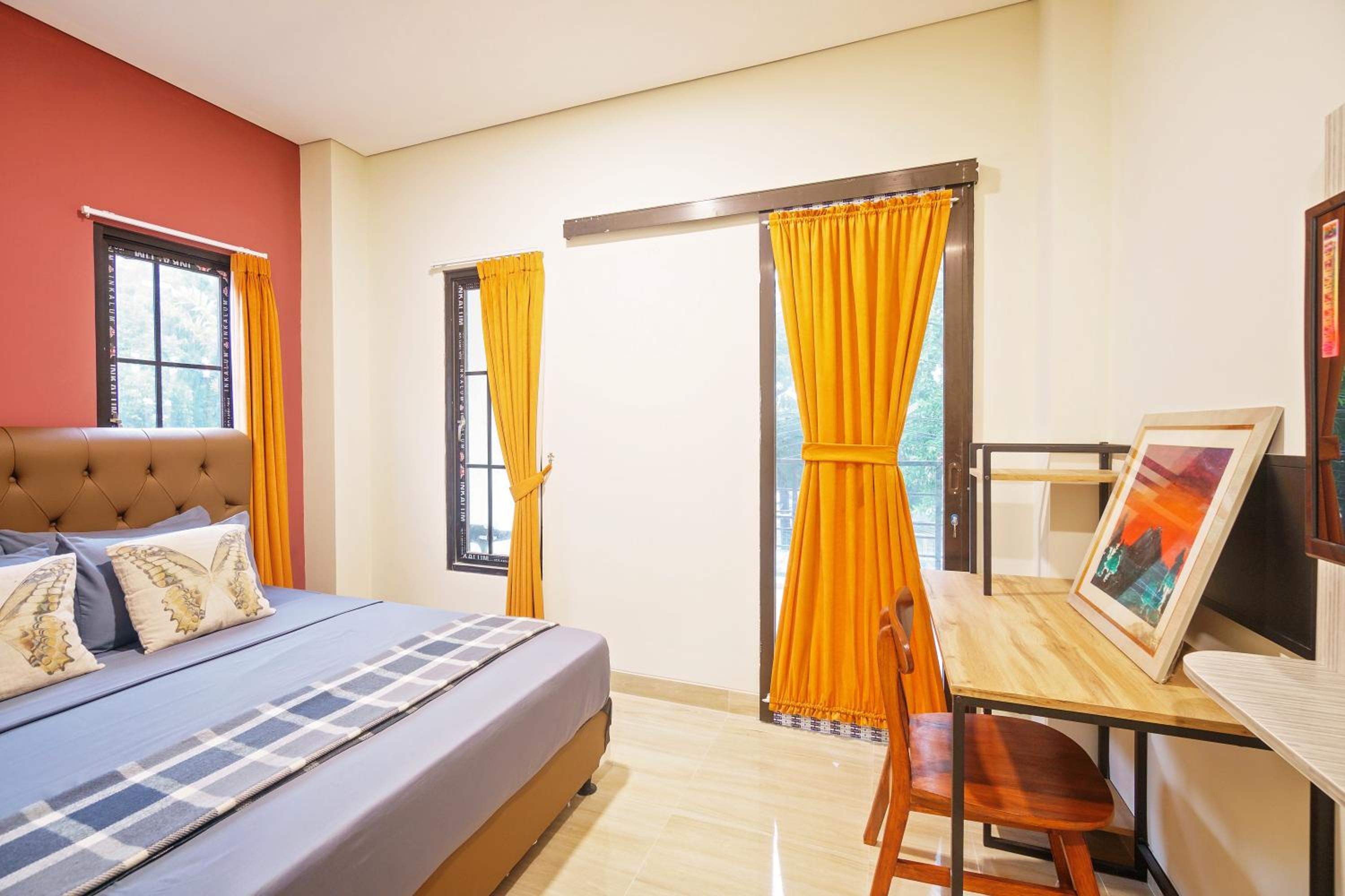 Double Room with Balcony - Photo 3