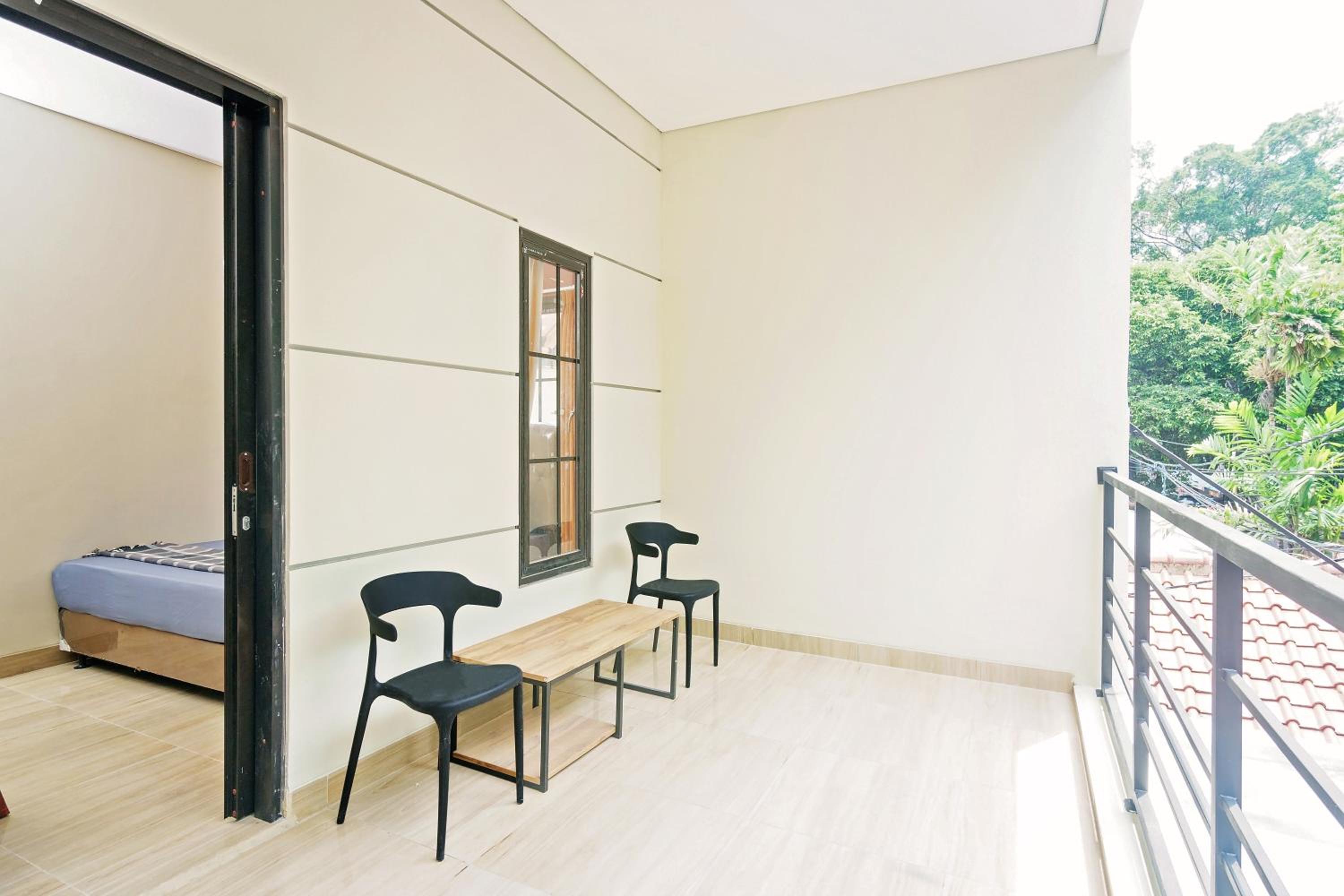 Double Room with Balcony - Photo 2
