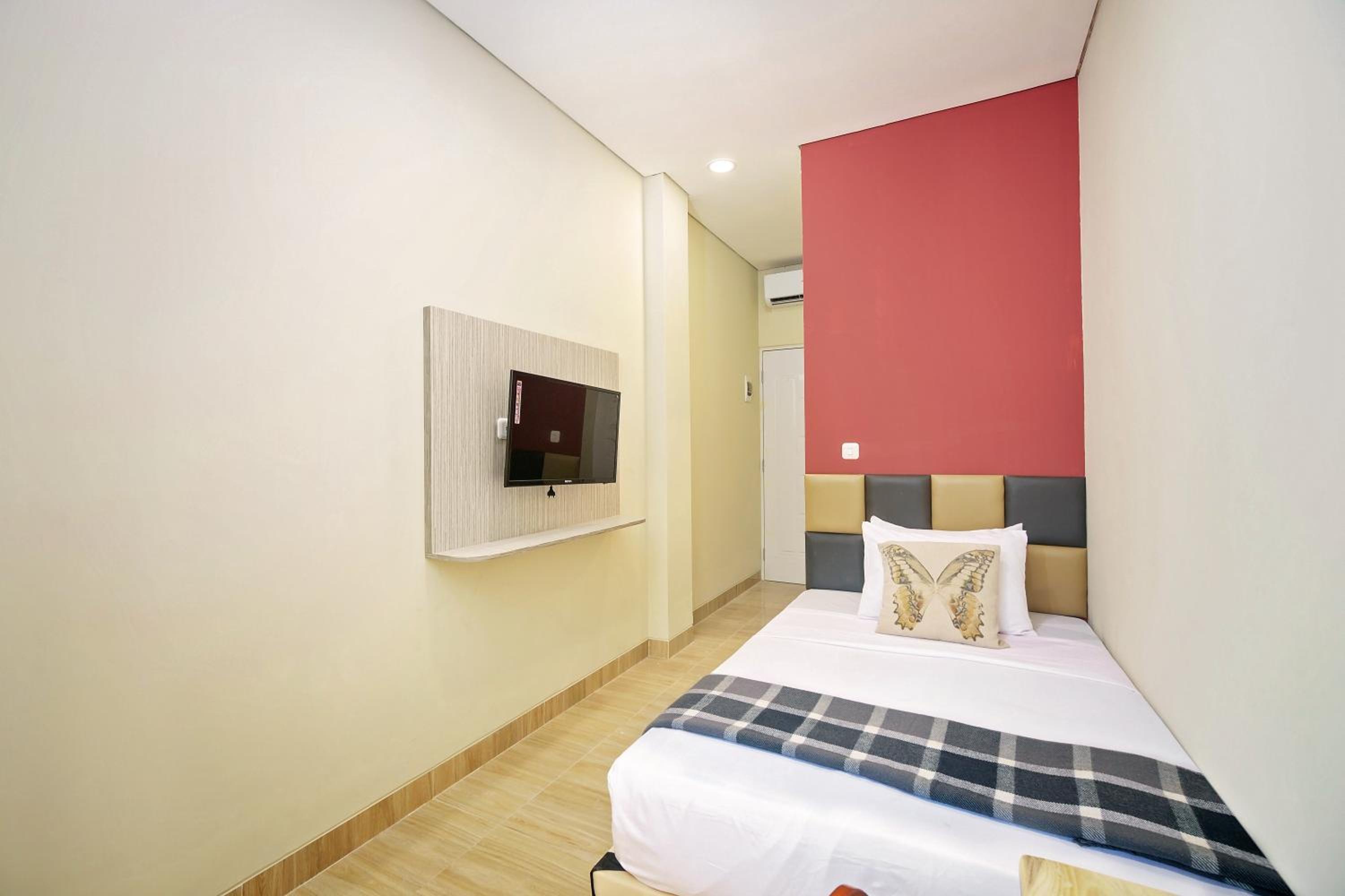 Single Room - Photo 1