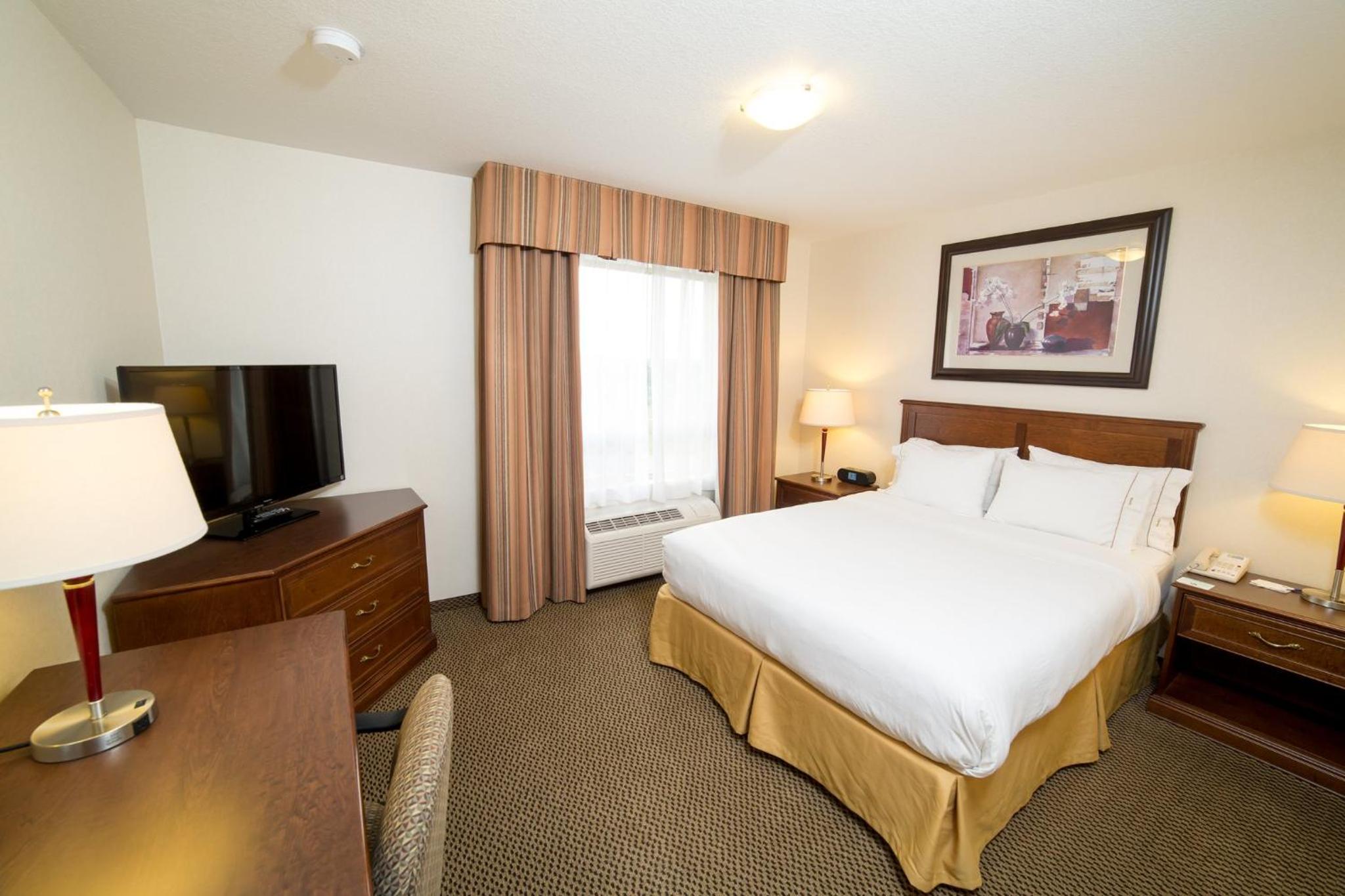 Standard King Room - Photo 7