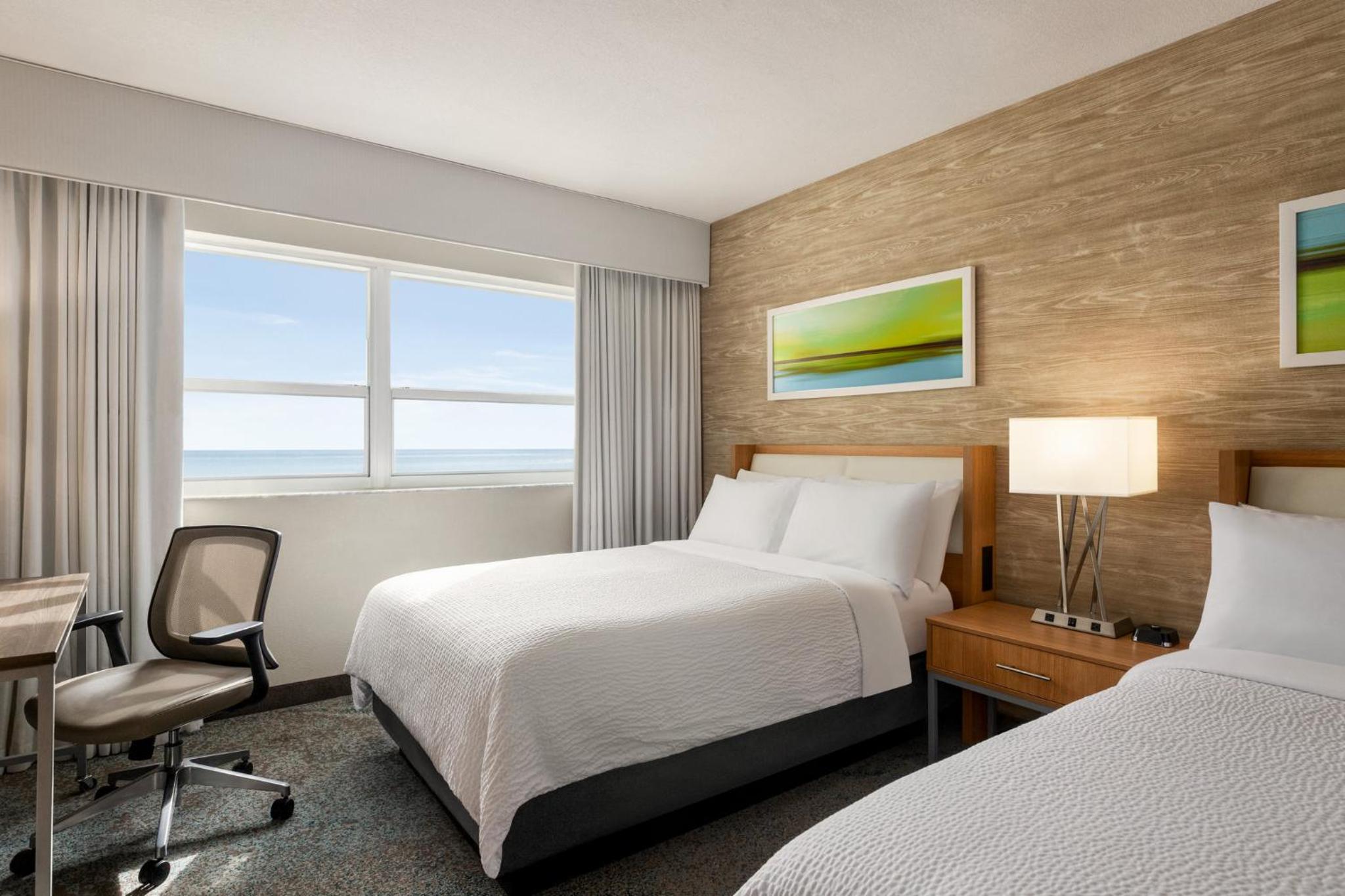 Double Room with Two Double Beds and Ocean View - Non-Smoking - Photo 2