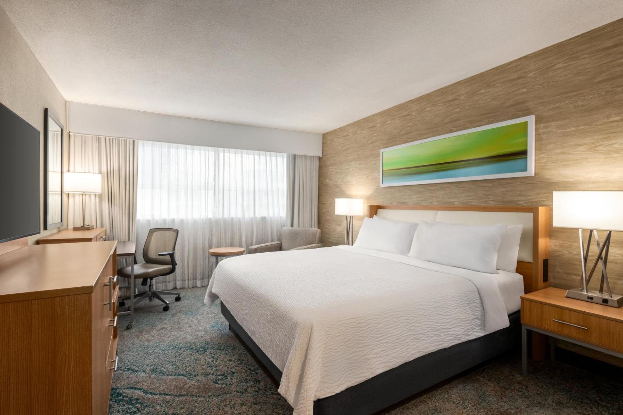 Standard King Room with Ocean View - Photo 13