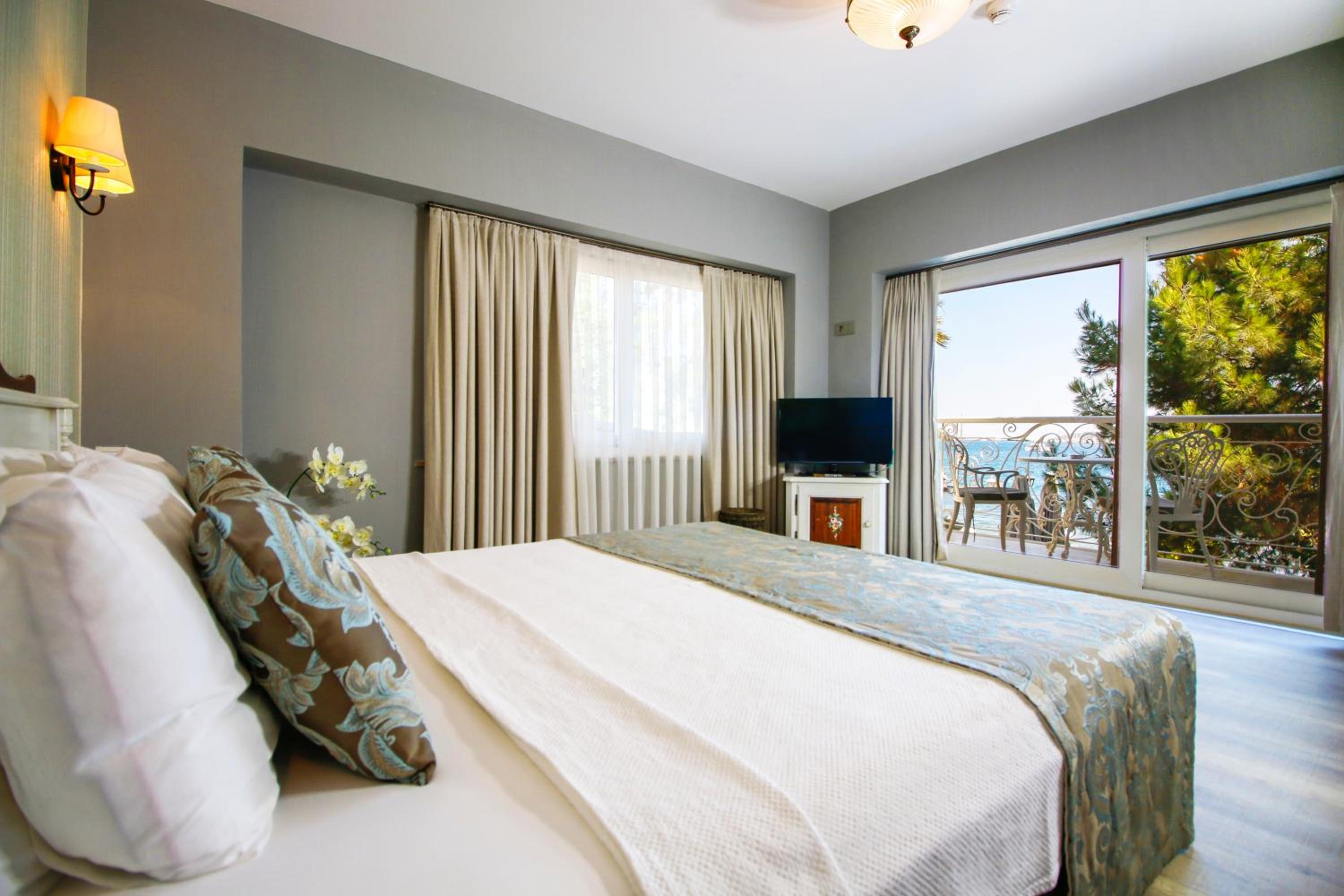 Deluxe Double Room With Sea View - Photo 4