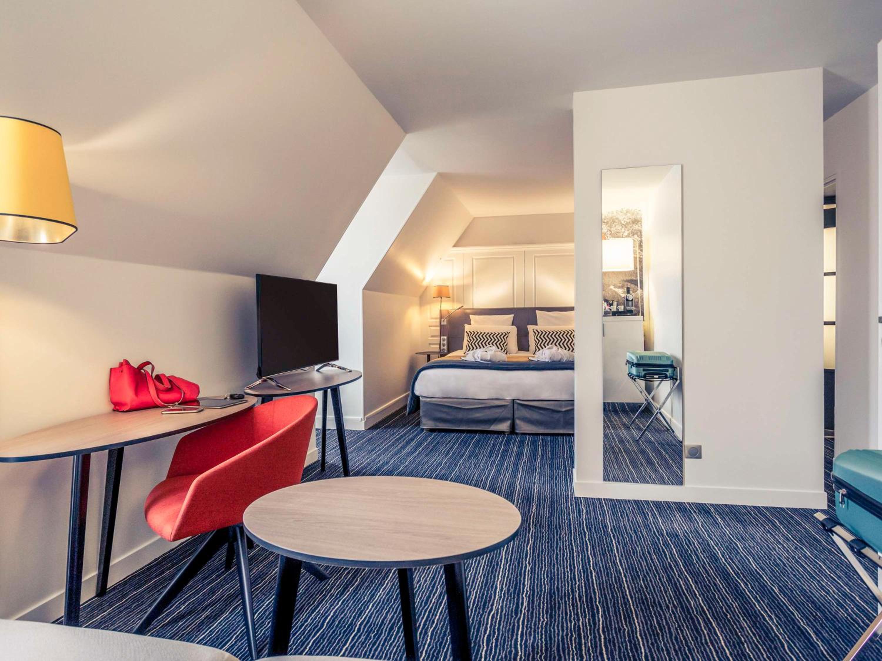 Junior Double Suite And Sofa - Photo 1