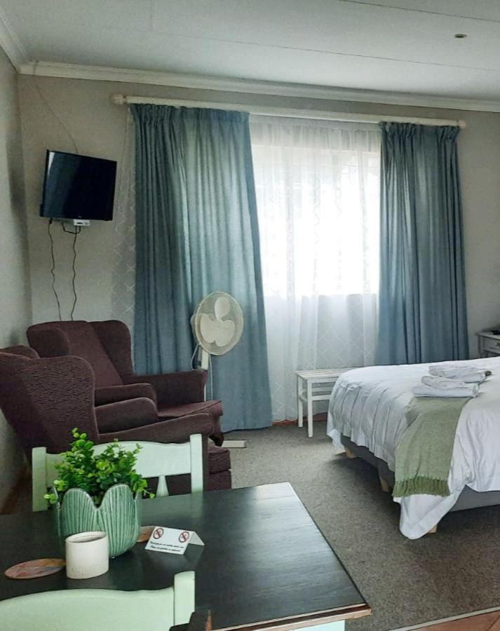 Large Double or Twin Room photo 3