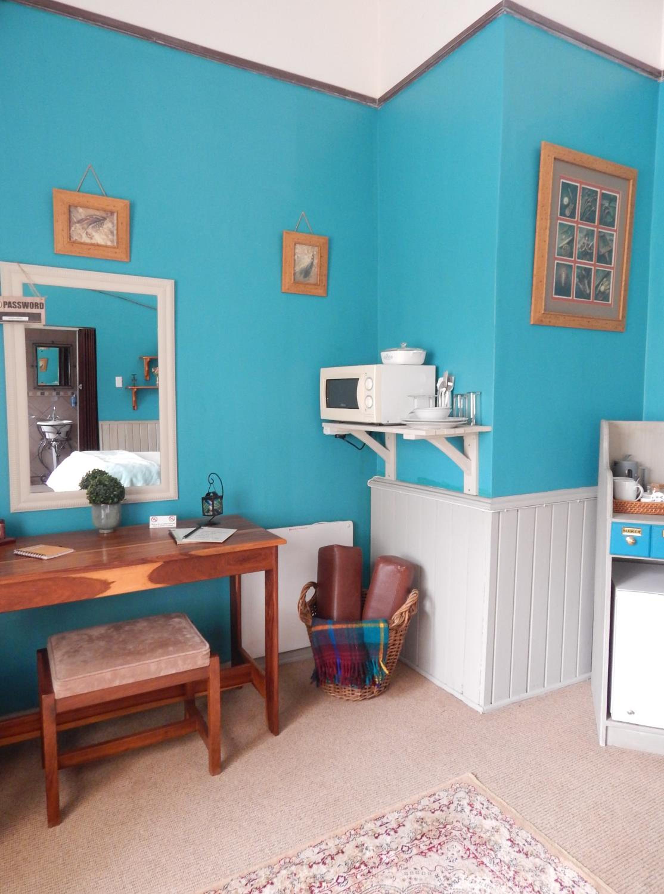 Standard Queen Room - Photo 7