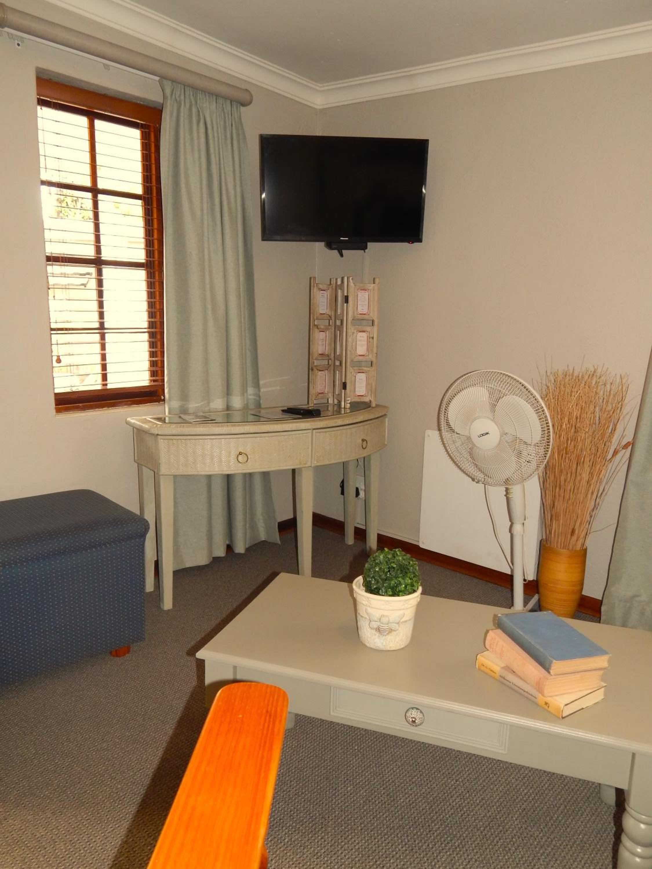 Double Room with Garden View - Photo 10