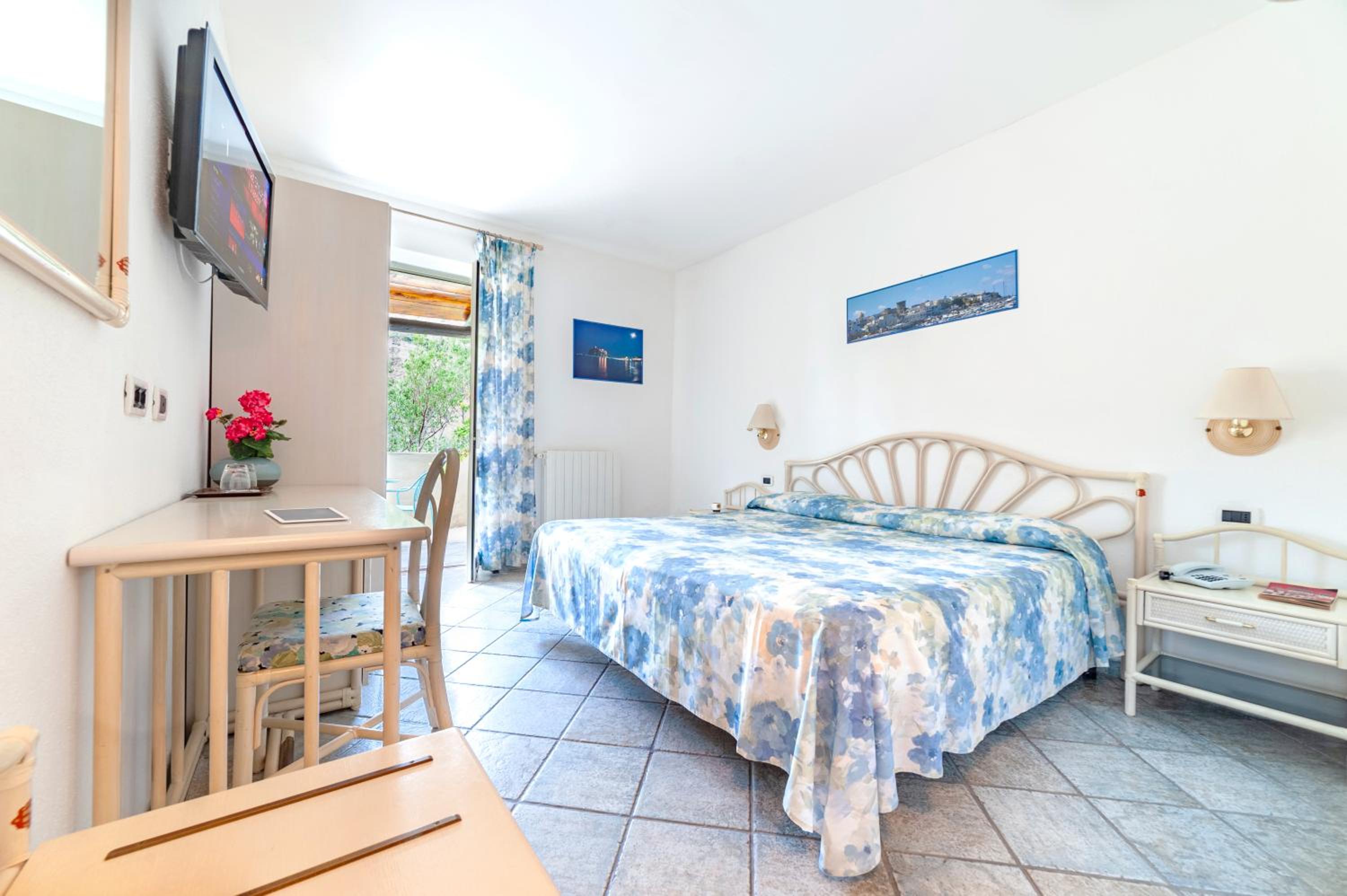 Standard Double Room - Photo 3