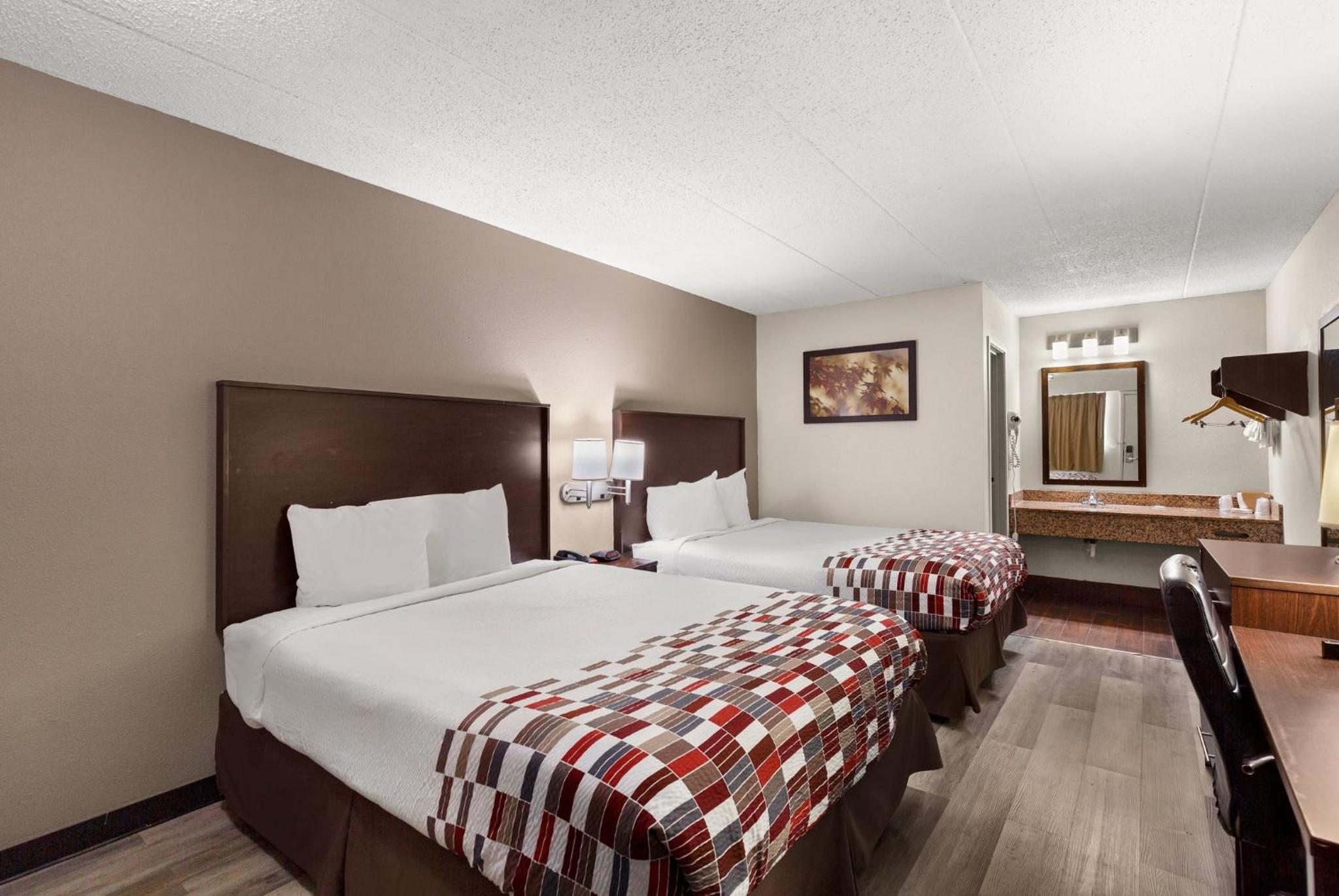 Standard Room with Two Queen Beds Non-Smoking - Photo 1