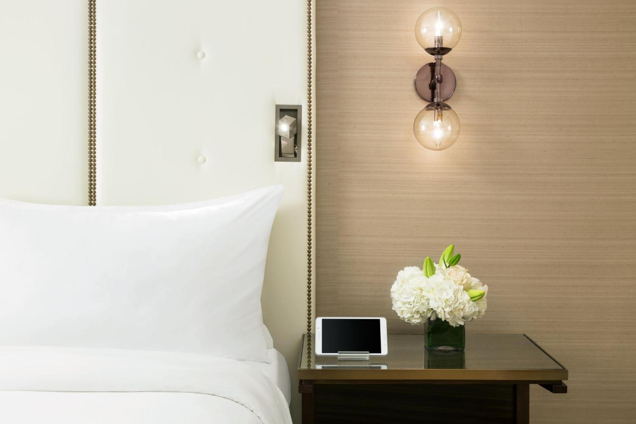 Bed & Sleeping Area