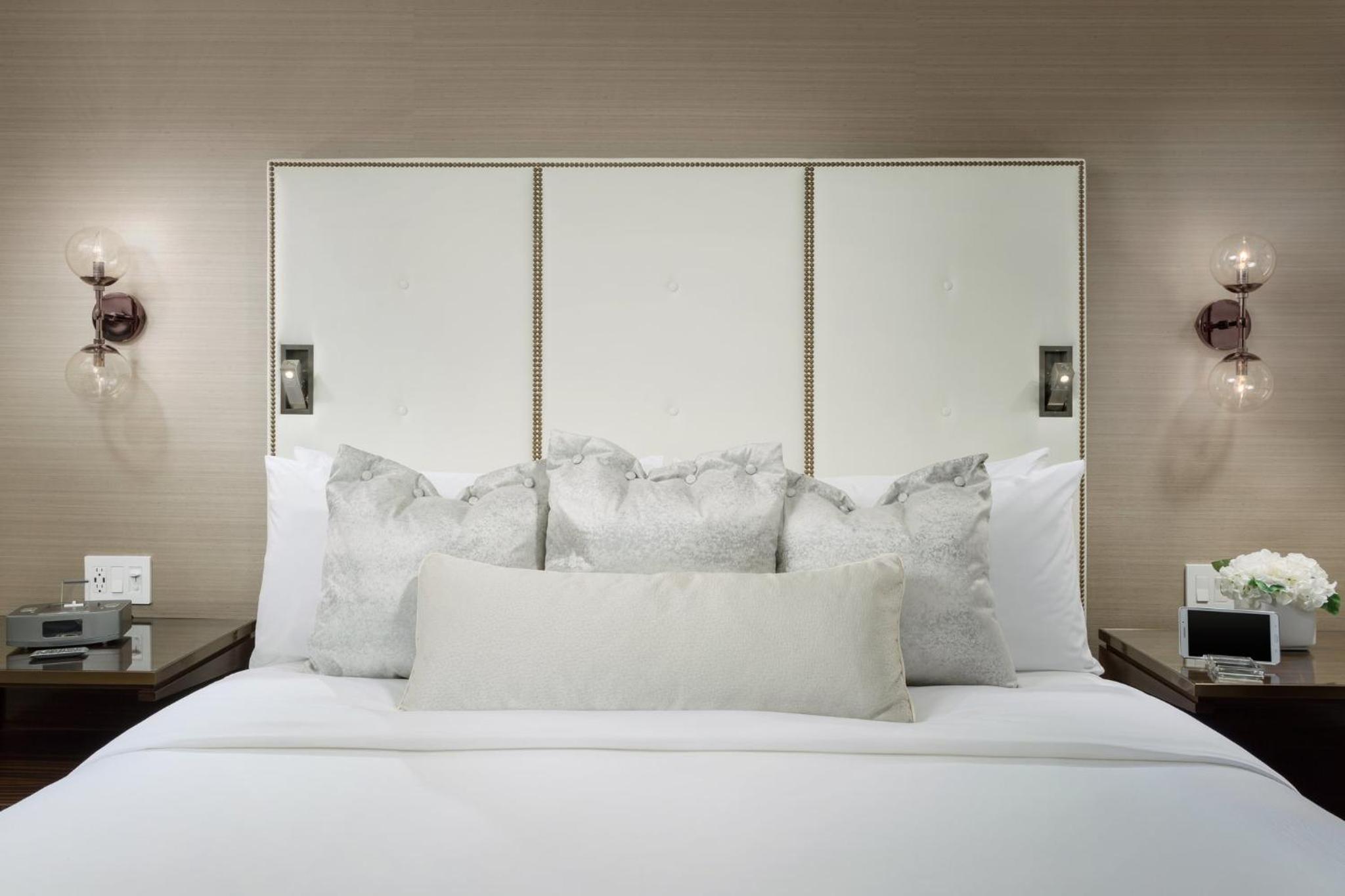 Bed & Sleeping Area