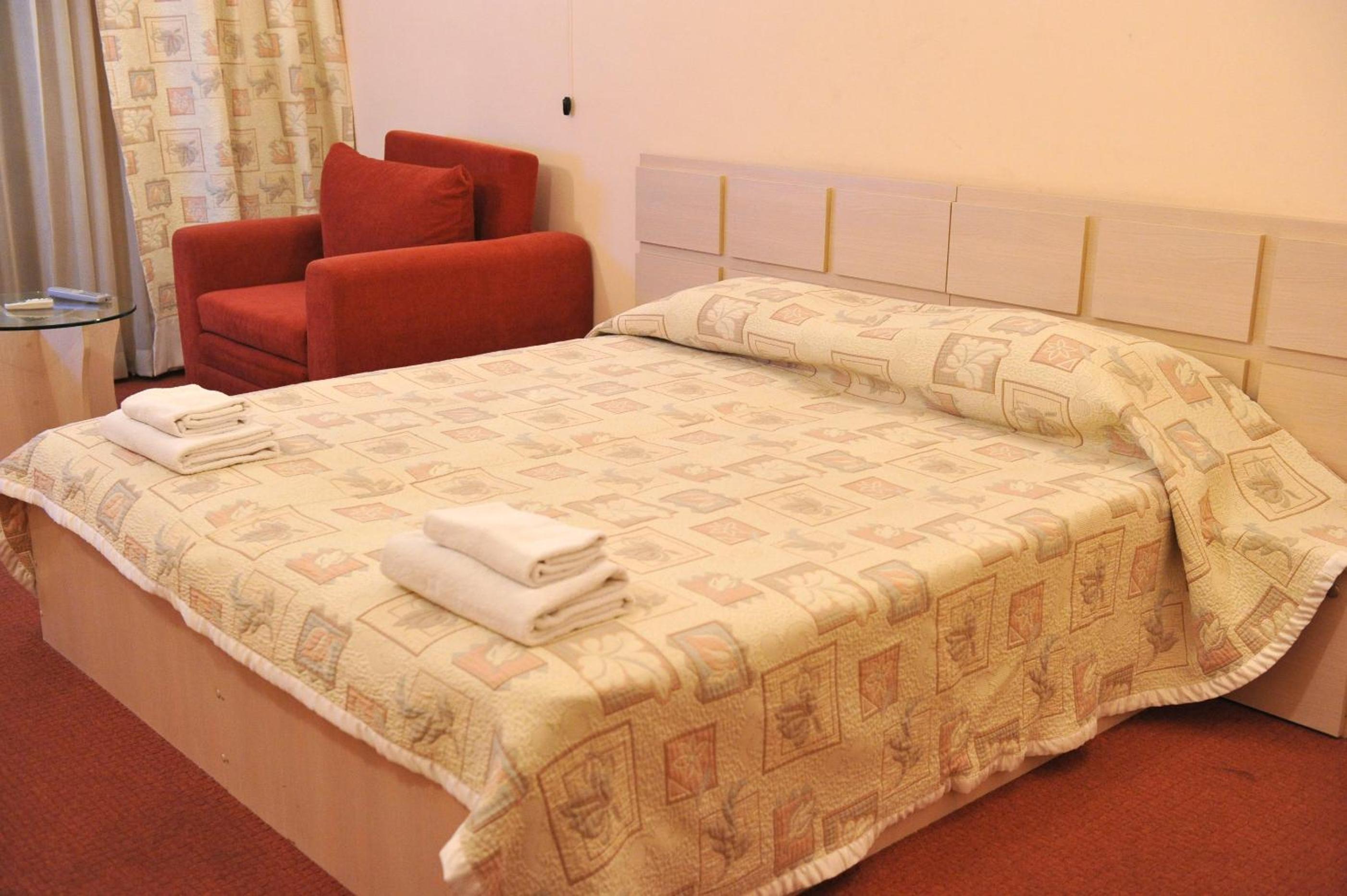 Double Room with Balcony - Photo 6