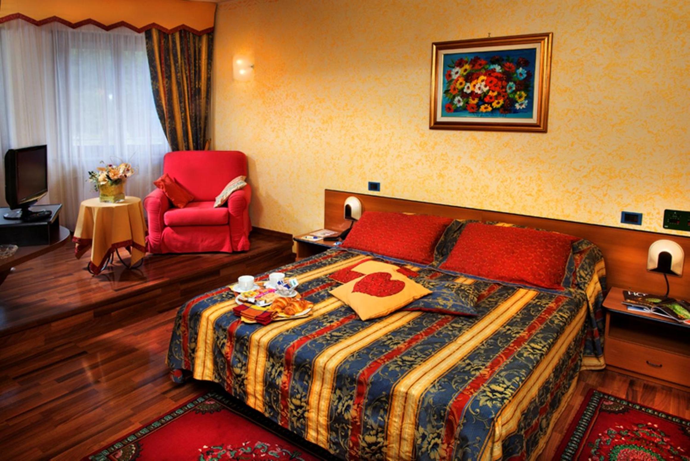Suite with Balcony - Photo 3