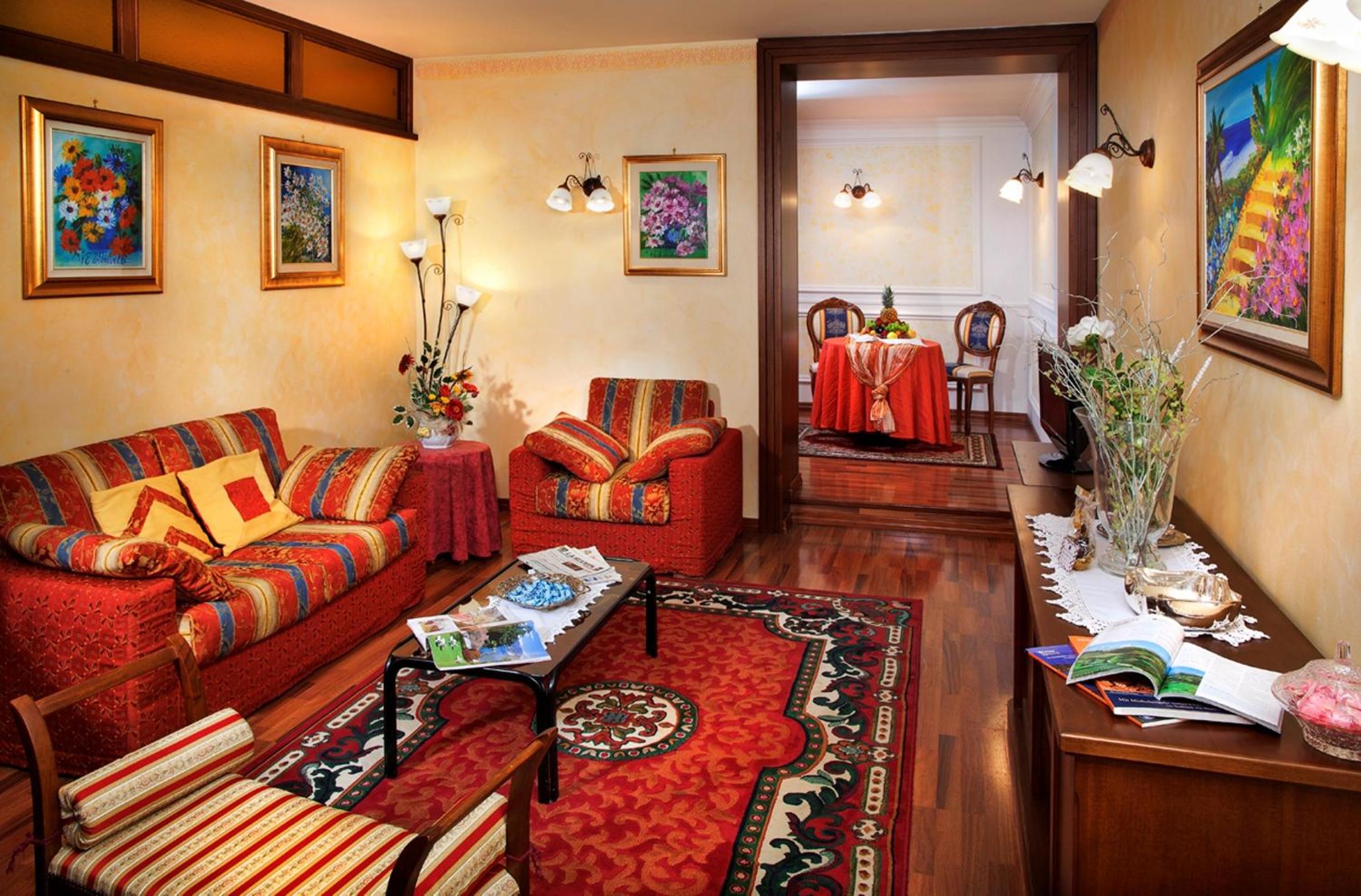 Suite with Balcony - Photo 2