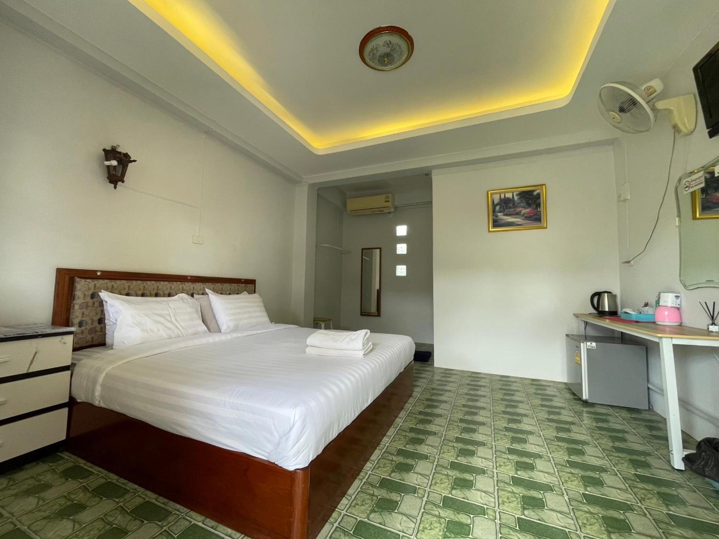 Deluxe King Room - Photo 1