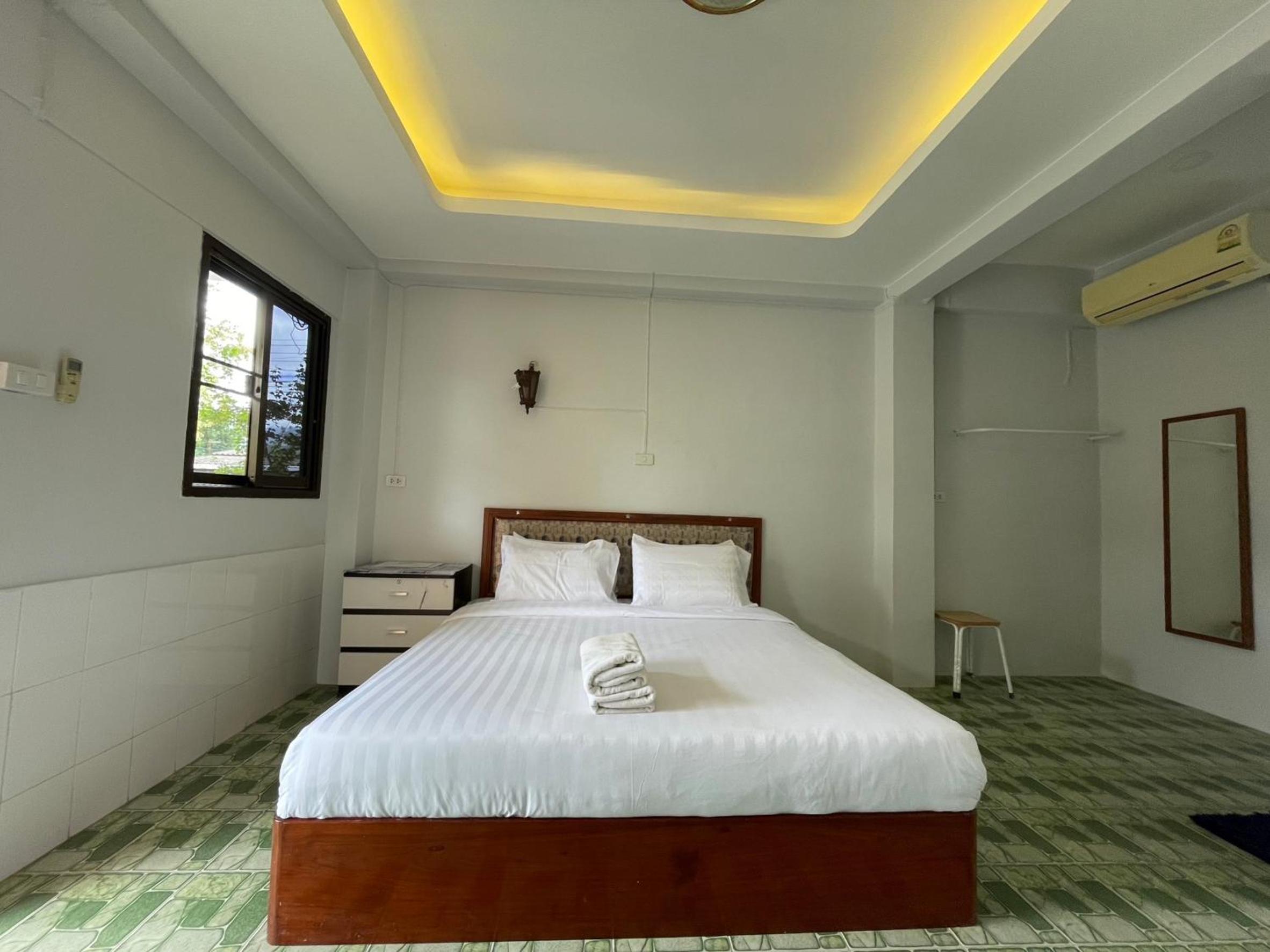 Deluxe King Room - Photo 5
