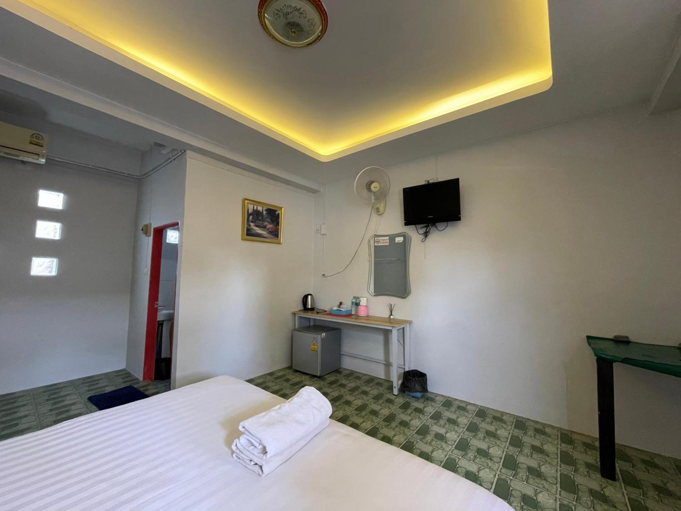 Deluxe King Room - Photo 4