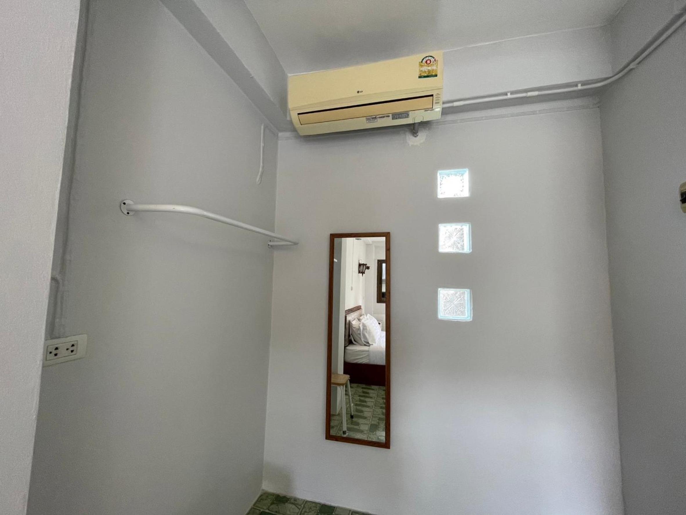 Deluxe King Room - Photo 3
