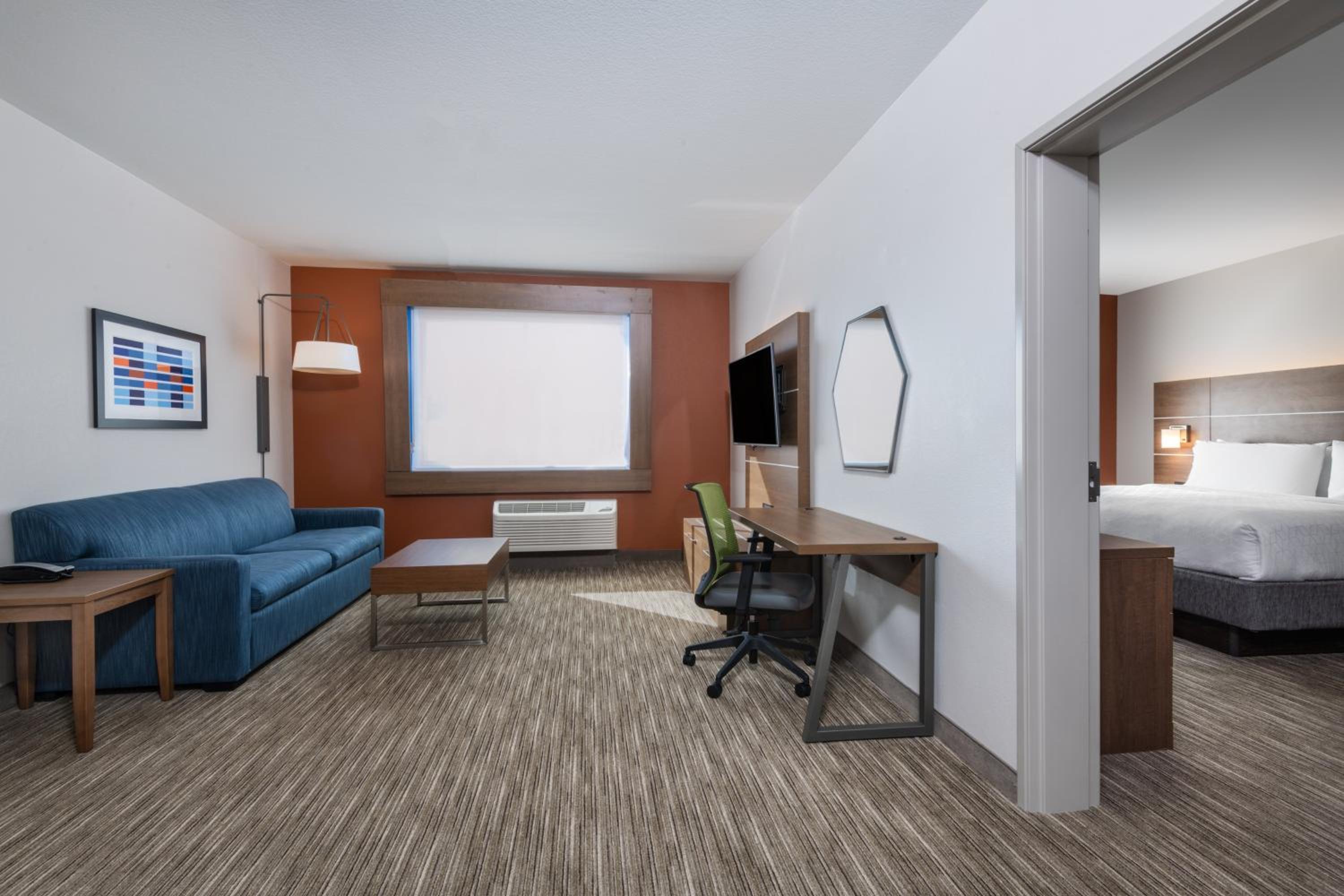 One-Bedroom King Suite - Photo 6