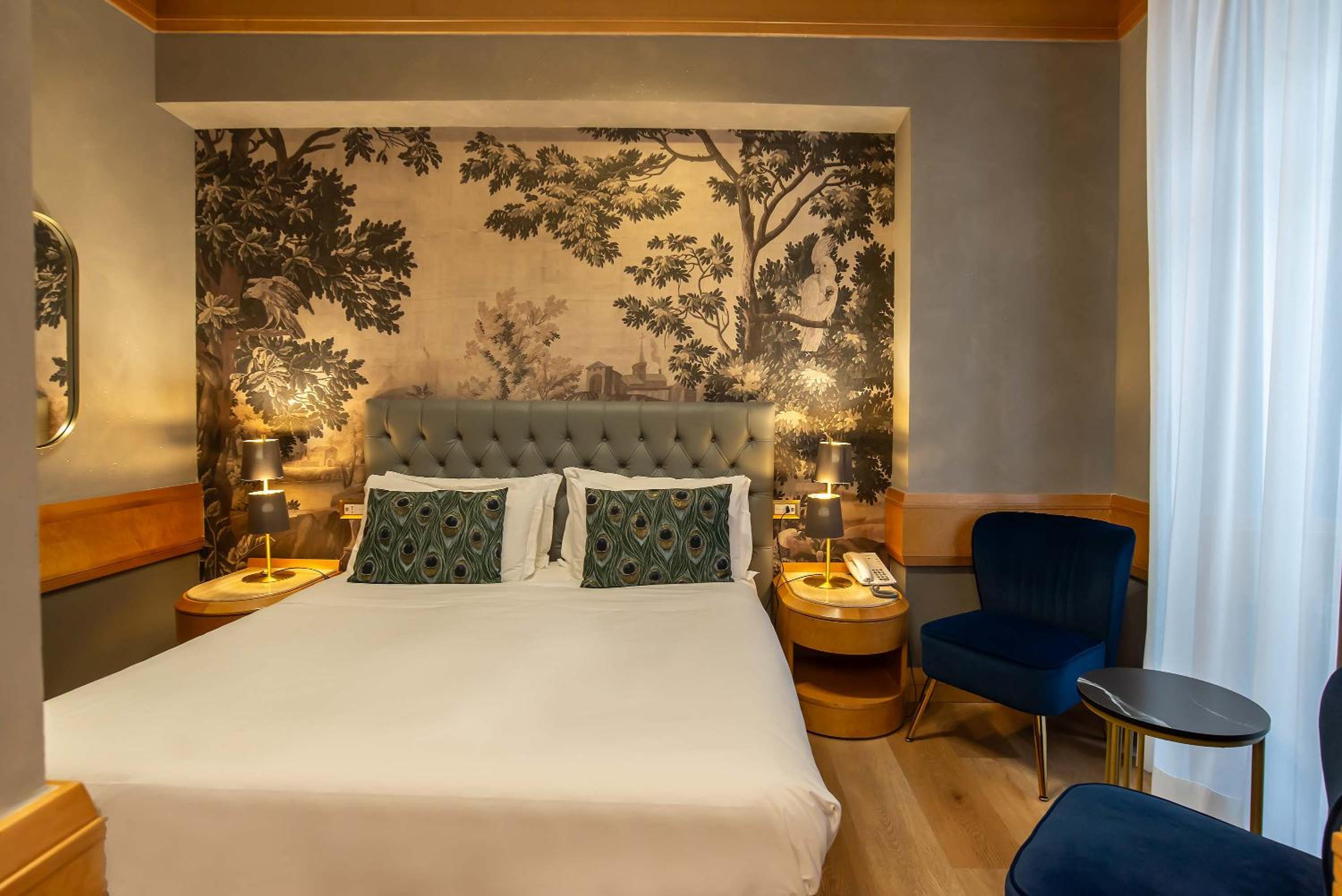 Standard Double Room thumbnail 5