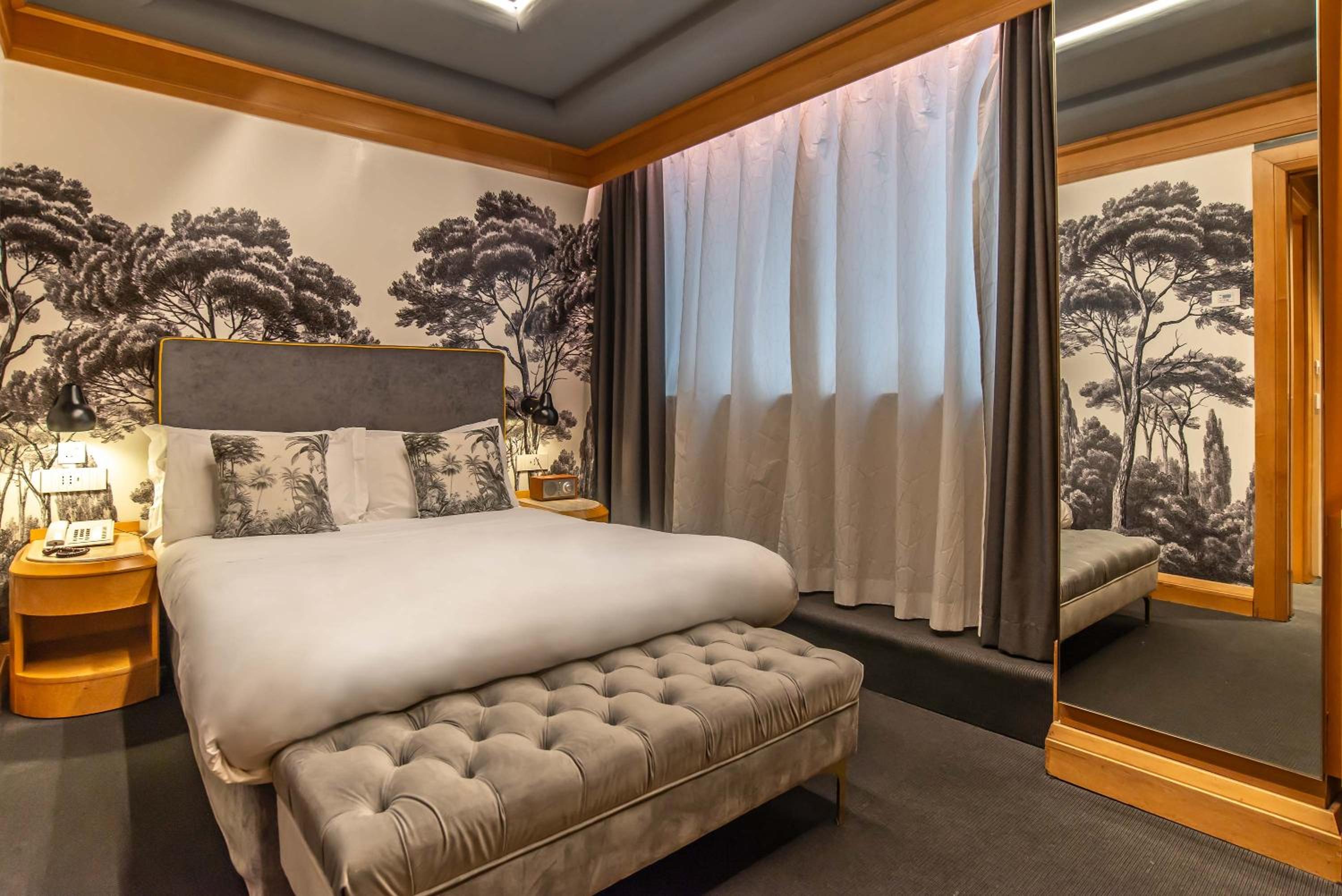 Standard Double Room thumbnail 6