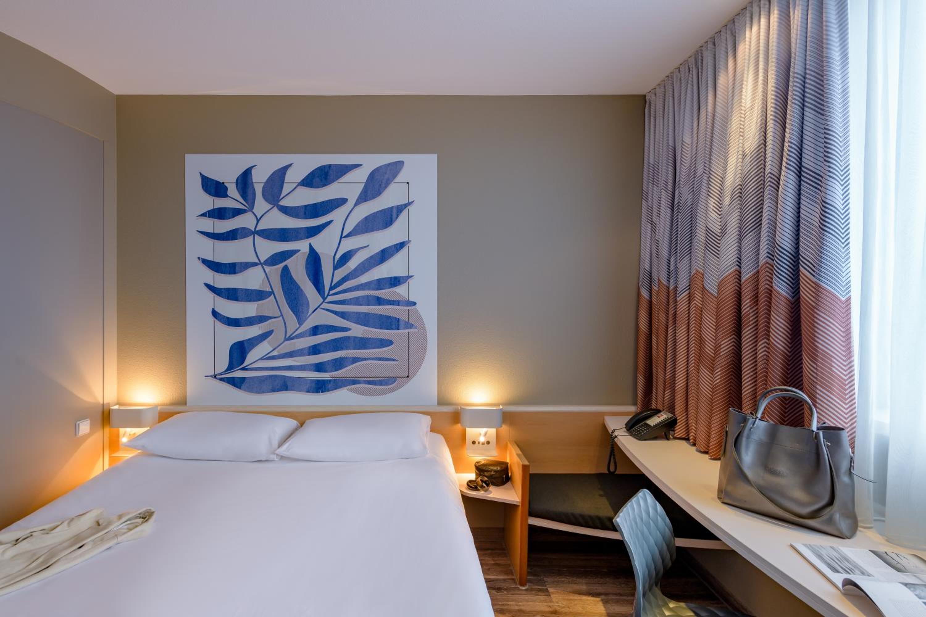 Standard Double Room - Photo 19