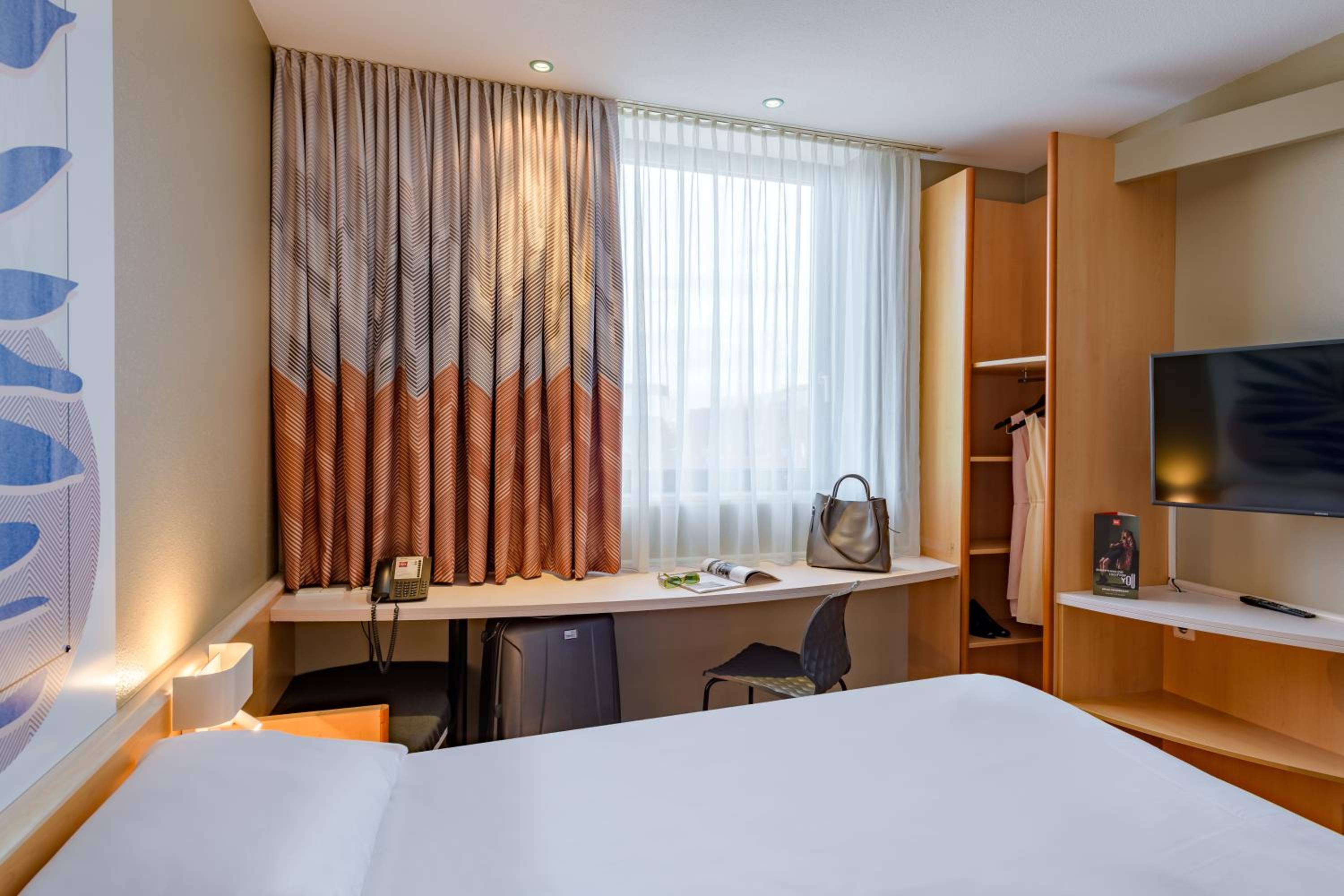 Standard Double Room - Photo 30