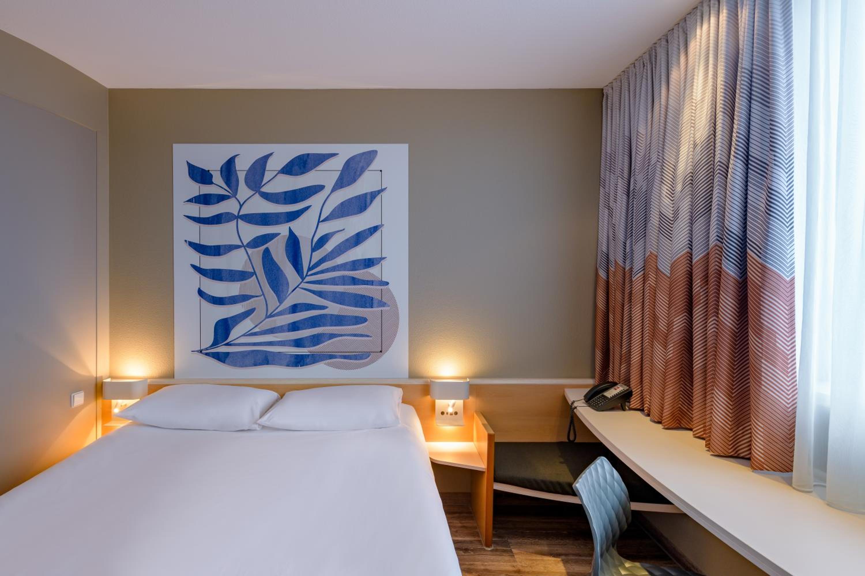 Standard Double Room - Photo 22