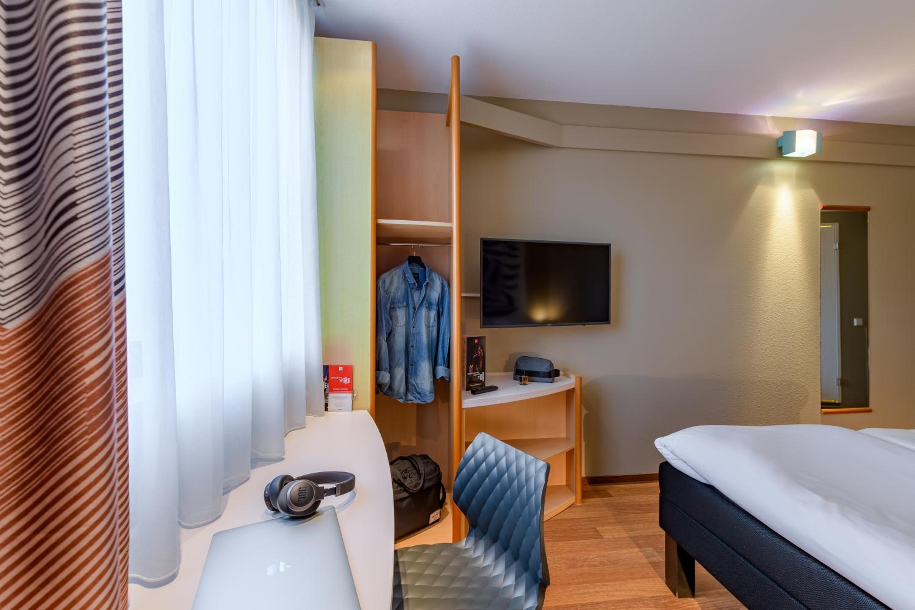 Twin Room - Photo 8