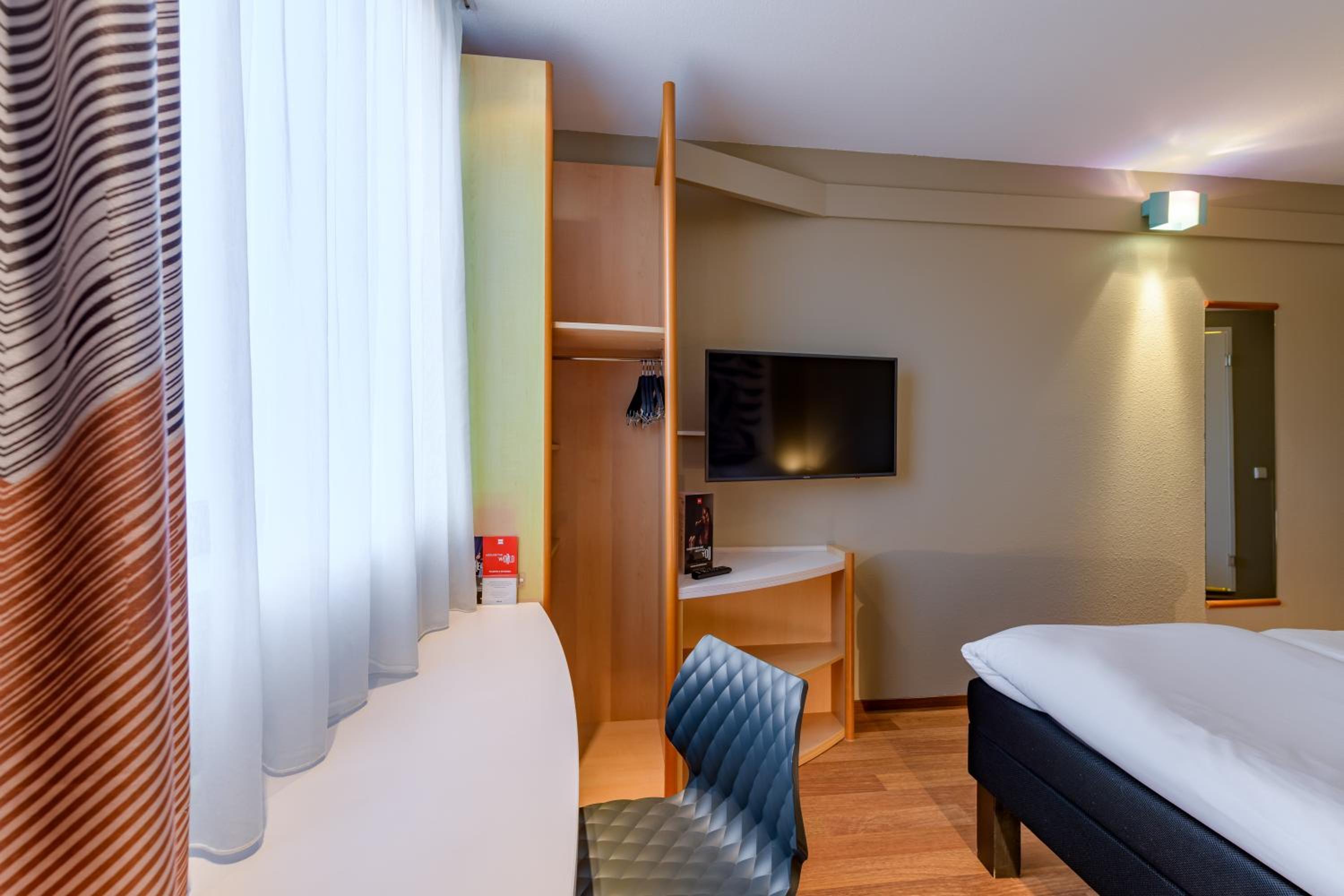 Twin Room - Photo 7