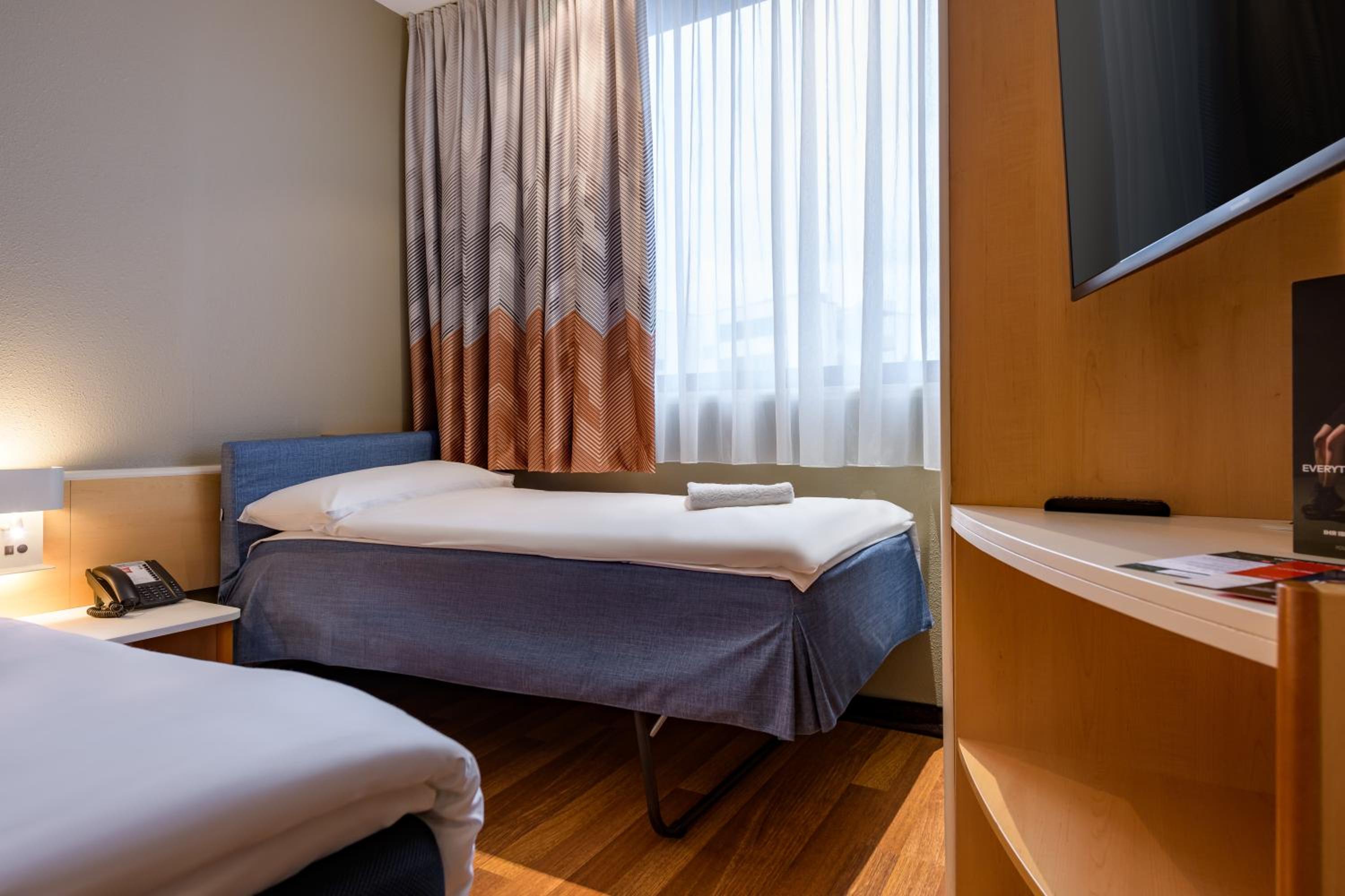 Standard Double Room - Photo 20